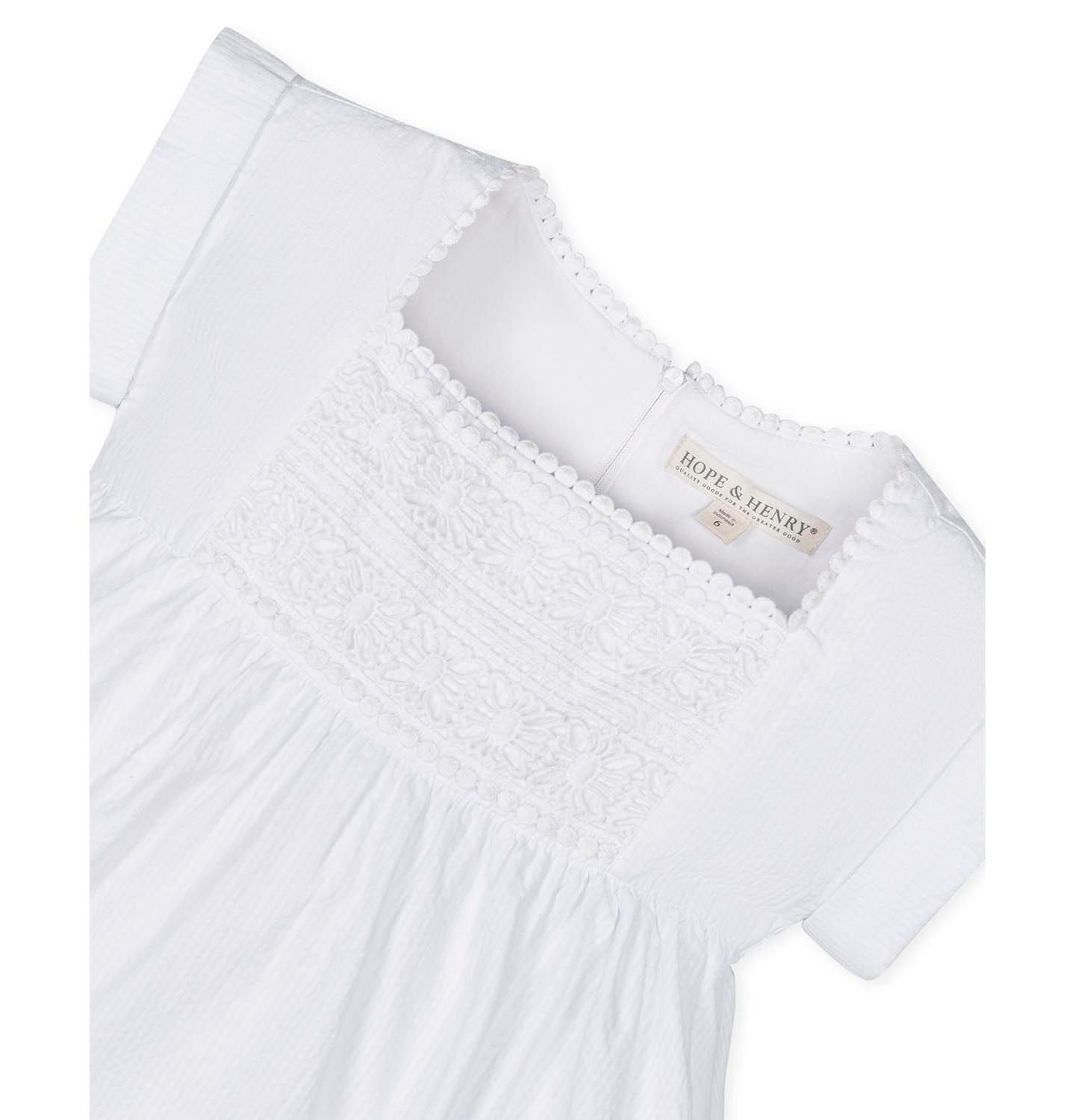 Платье Hope & Henry Sleeveless Crochet Detail Empire Waist Seersucker Dress для девочек-малышей, цвет: Белый — фото 8