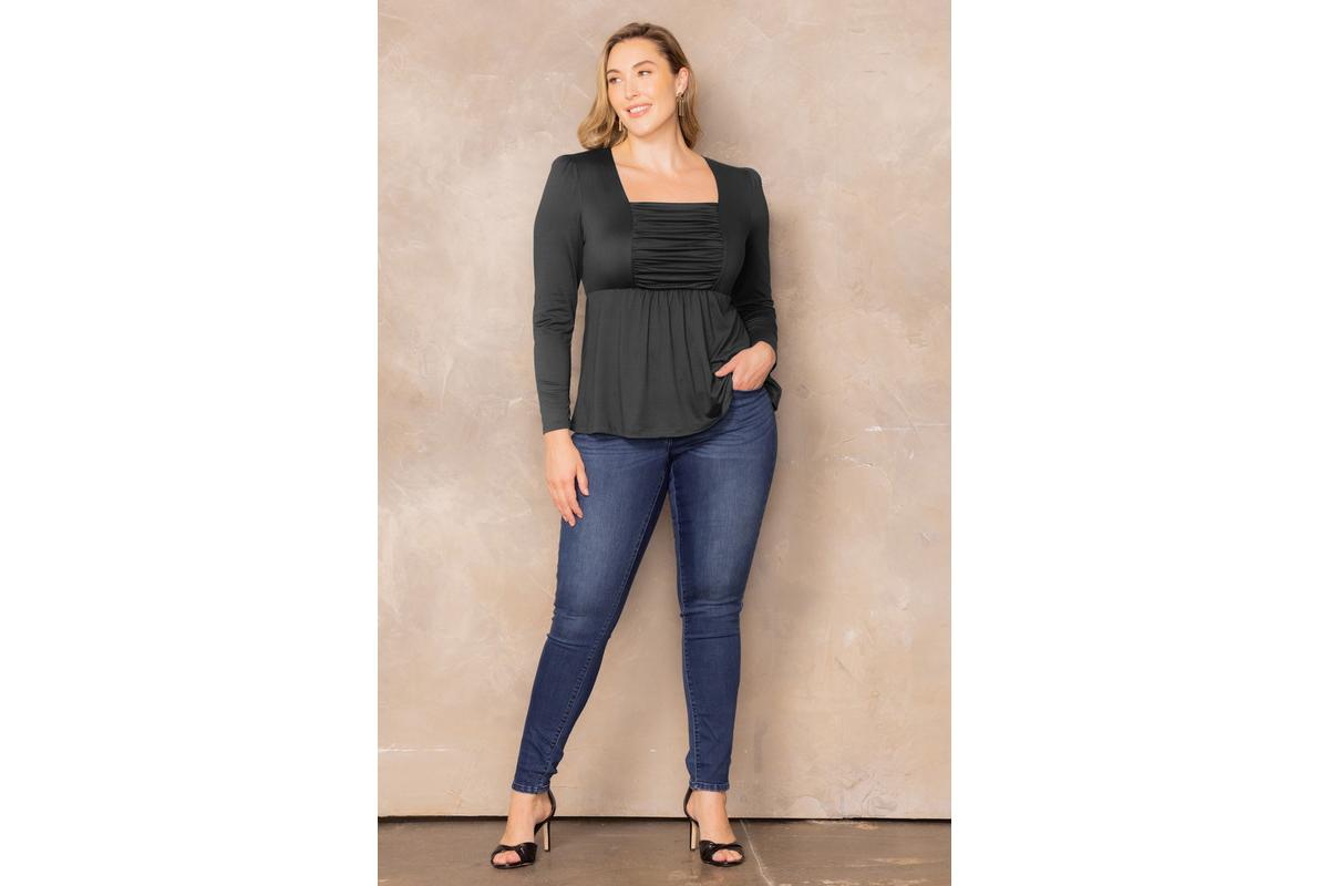 Kiyonna Women's Plus Rylan Long Sleeve Square Neck Ruched Top