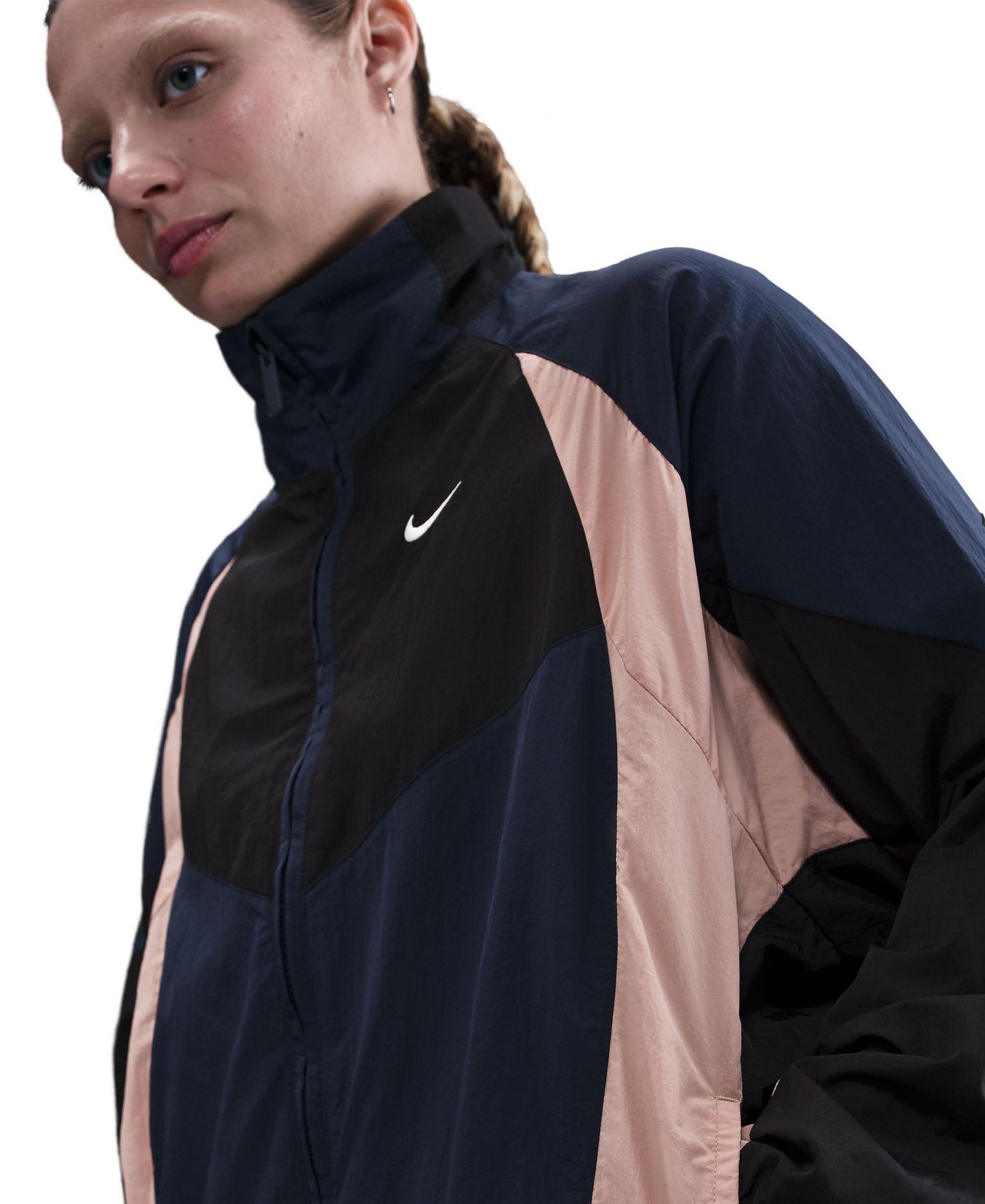 Женская куртка Nike Sportswear Colorblocked Oversized Track Jacket, цвет: Тёмно-синий / Чёрный — фото 3