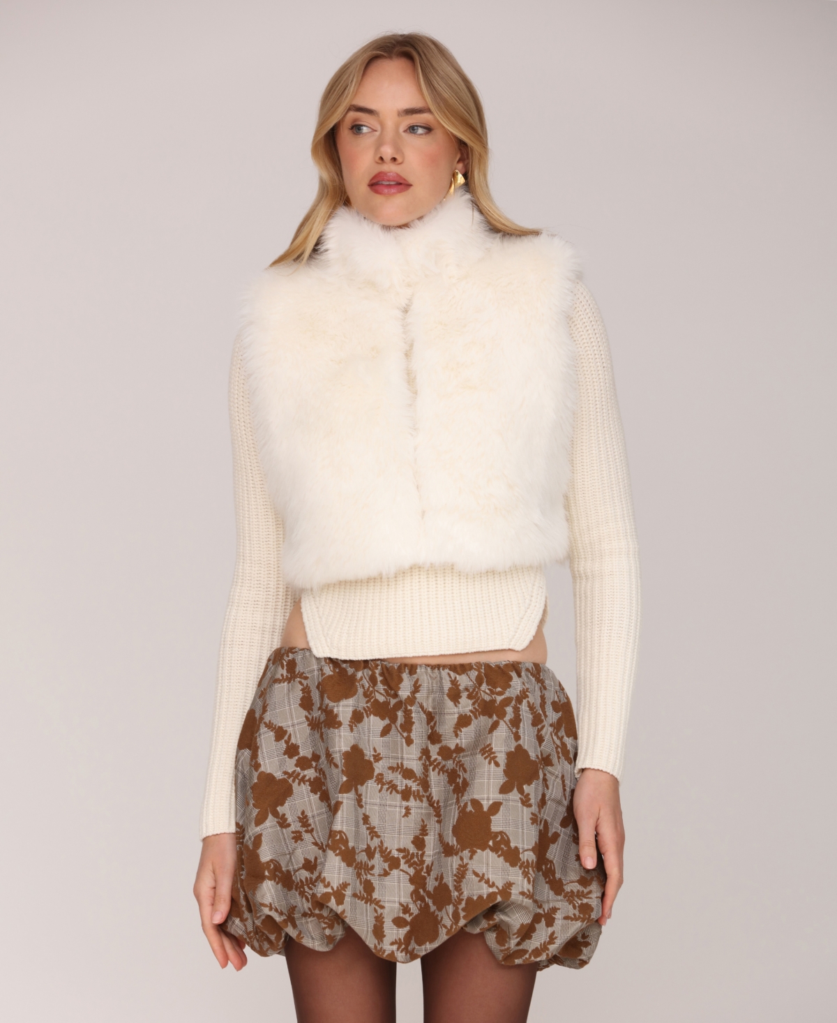 Avec Les Filles Women's Sleeveless Cropped Vest In White