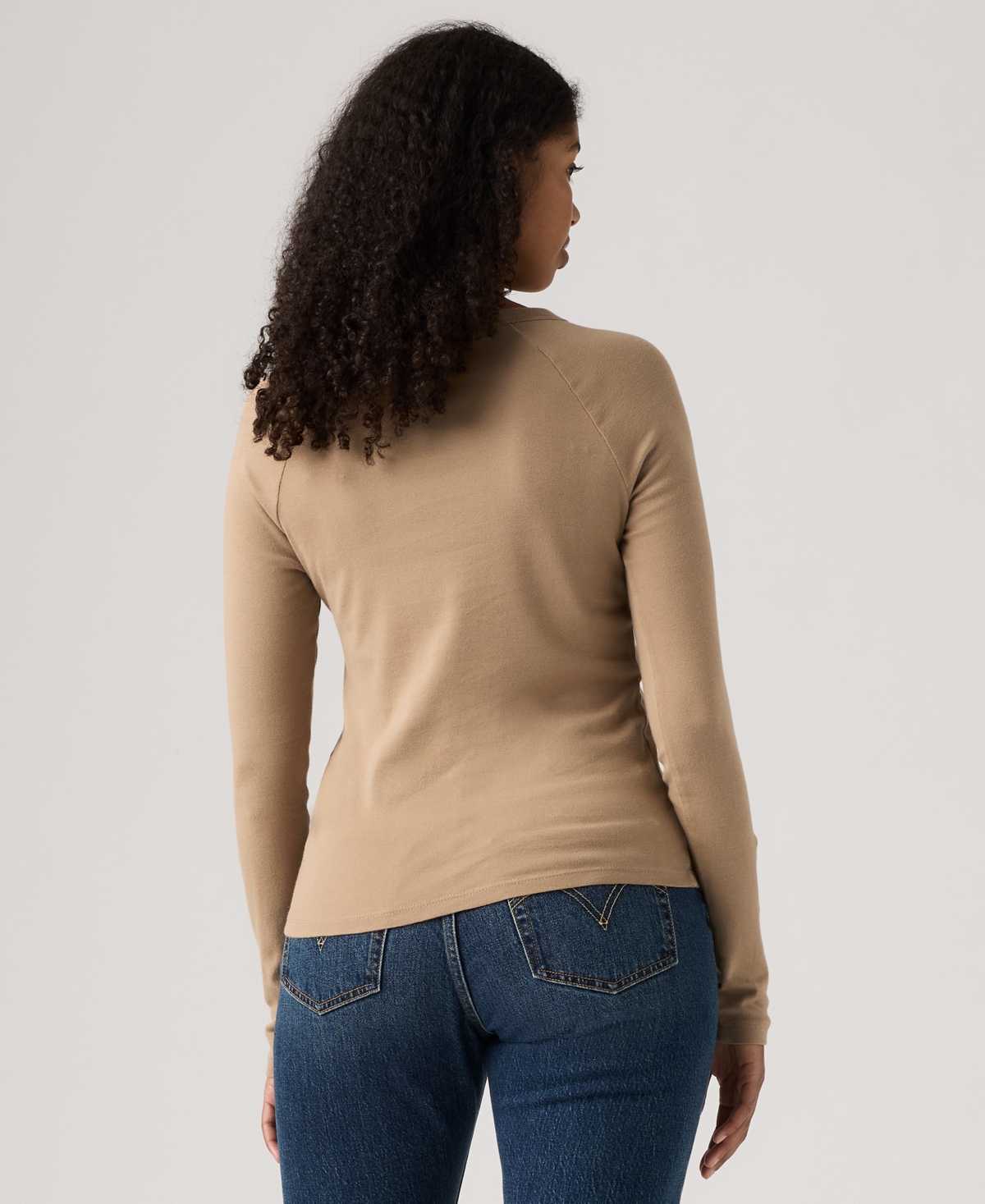 Levi's Women's Graphic Essential Raglan Long Sleeve Top In Brown
