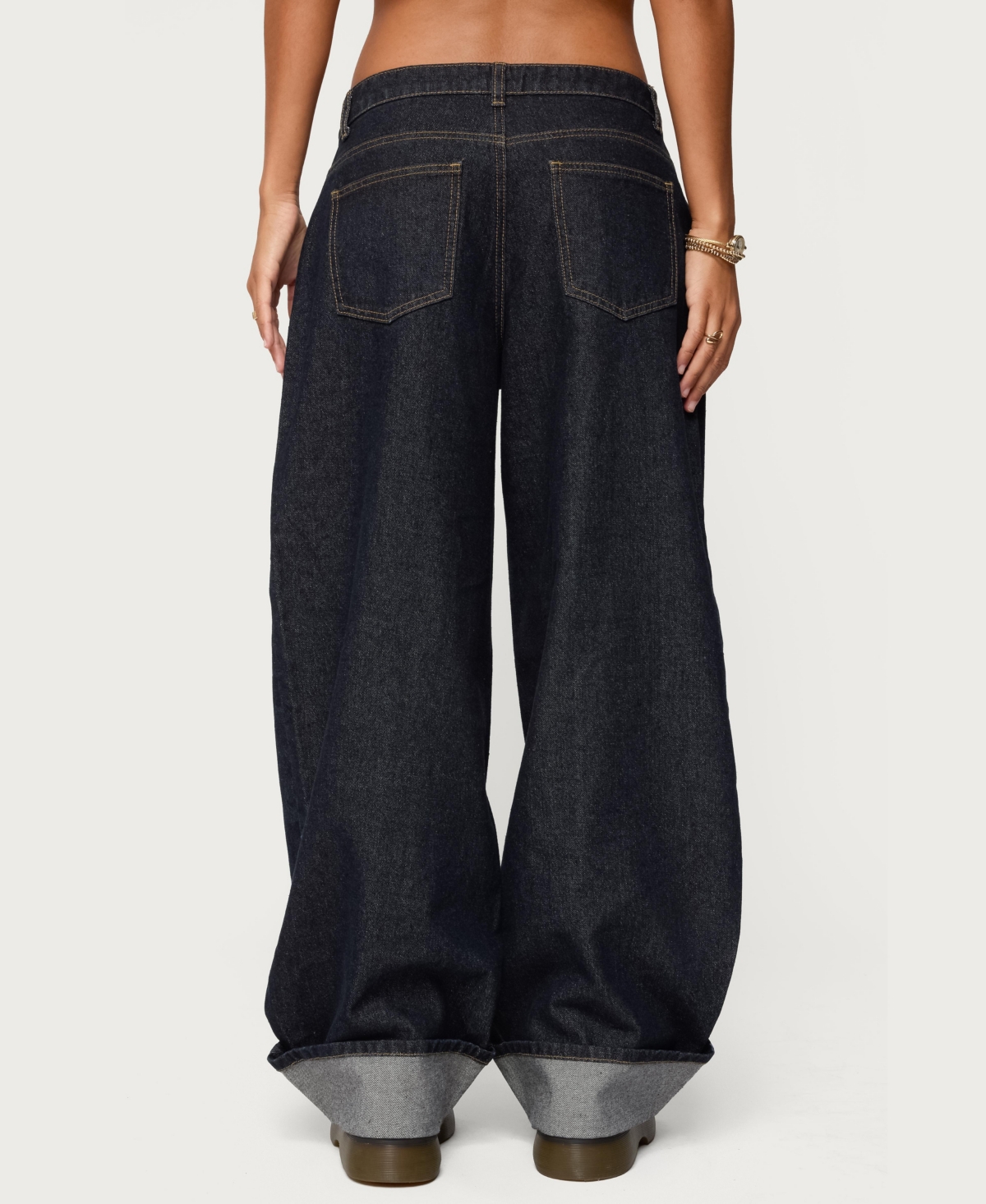 Edikted Women's Kella Extra Oversized Low Rise Jeans