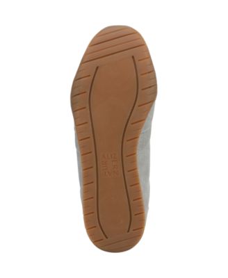 Women's Patricia Lace-Up Sneakers