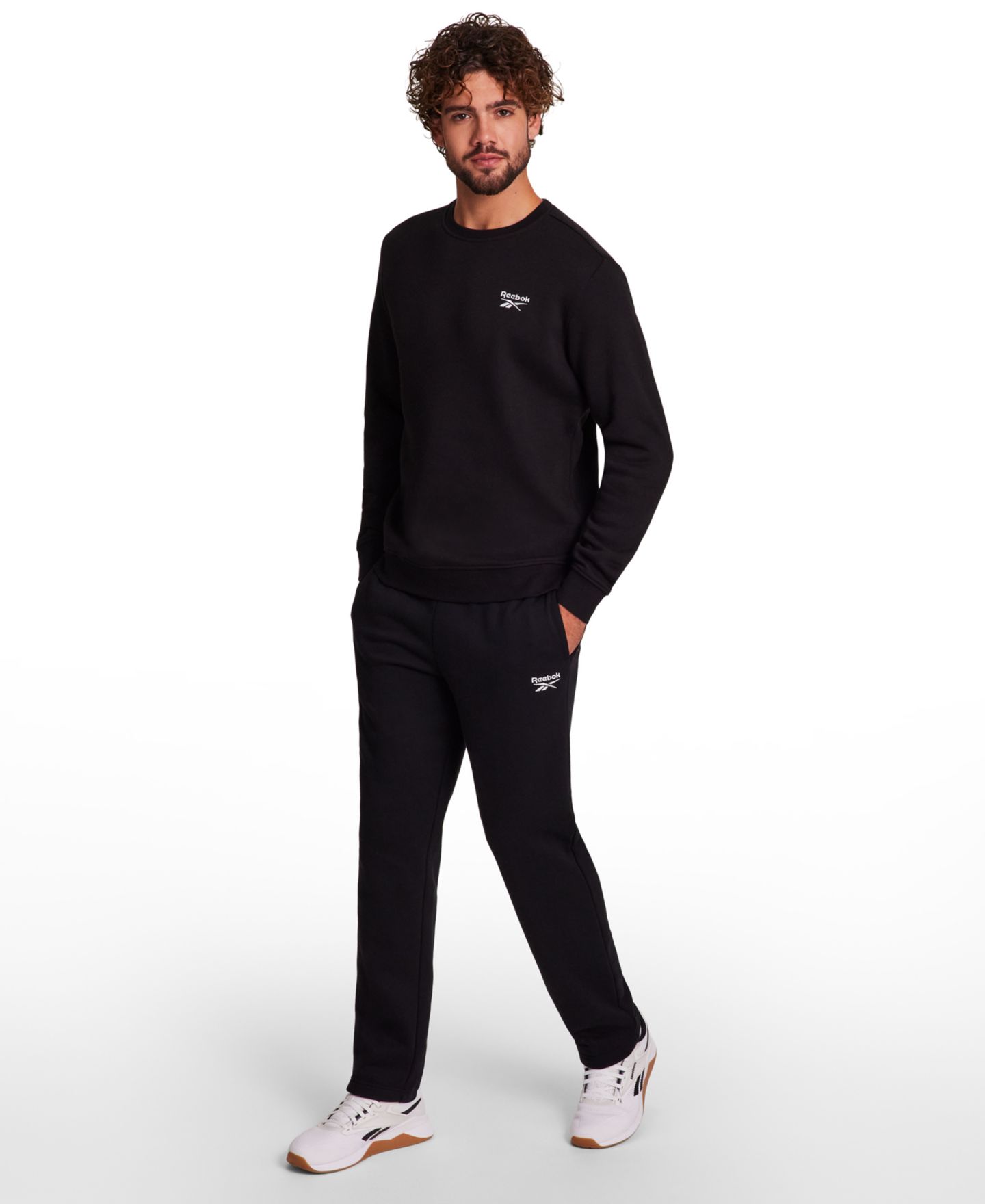 Мужской свитшот Reebok Embroidered Chest Logo, цвет: Чёрный — фото 2