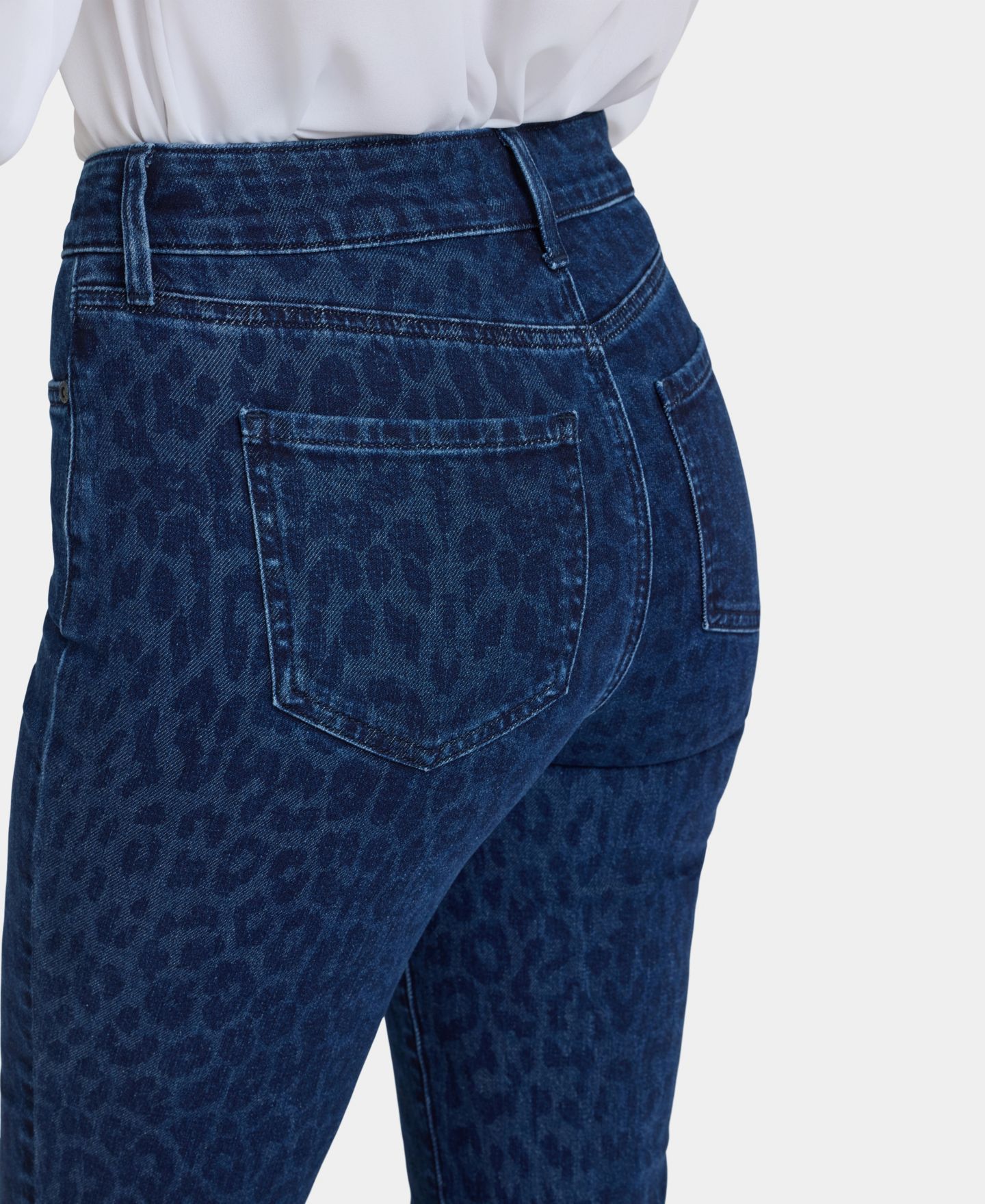 Женские джинсы NYDJ Petite High Rise Marilyn Straight, цвет: Джинсовый леопардовый — фото 3