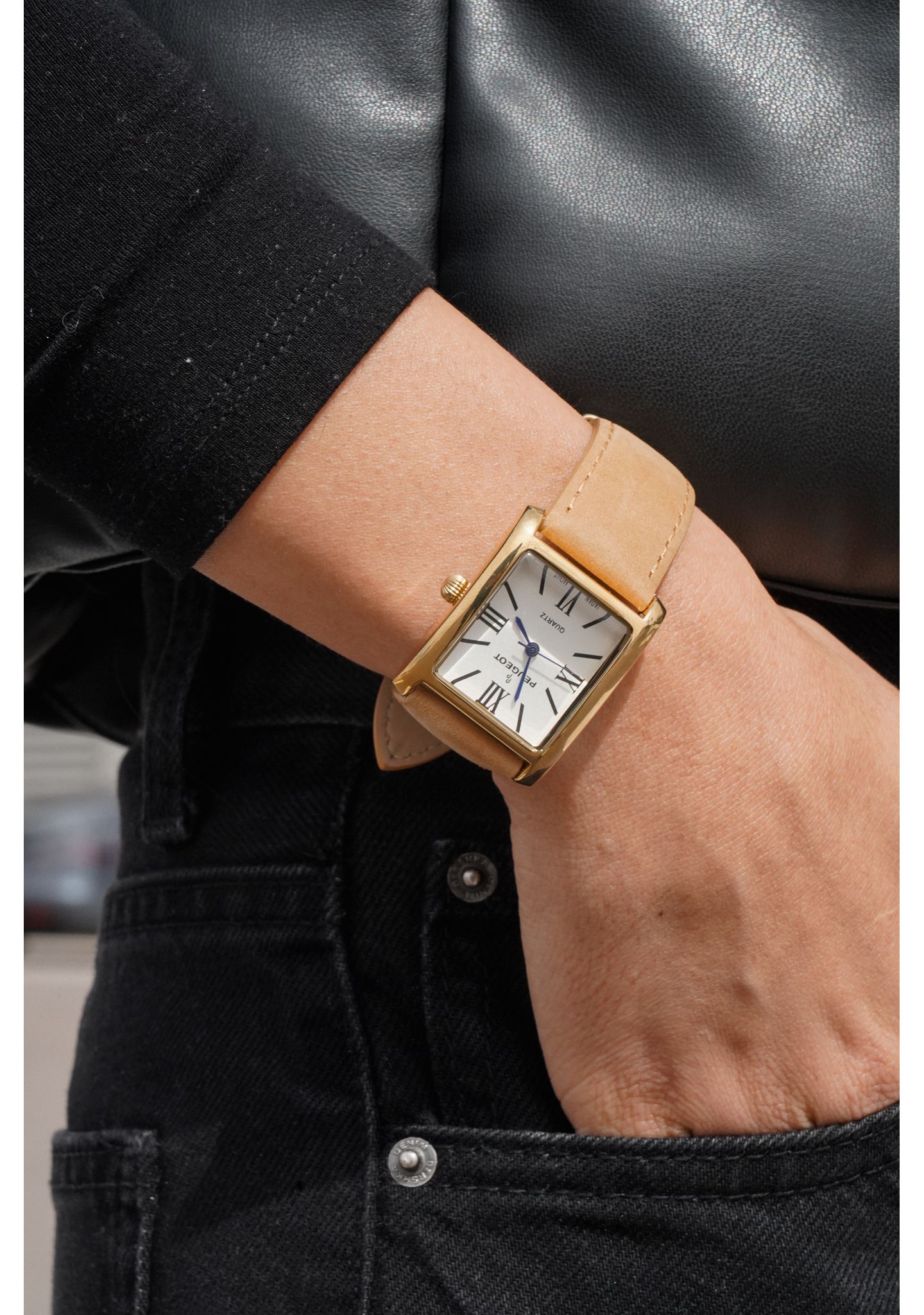 Женские часы Peugeot Tank Watch Roman Dial Brown Leather Strap, цвет: Коричневый — фото 4