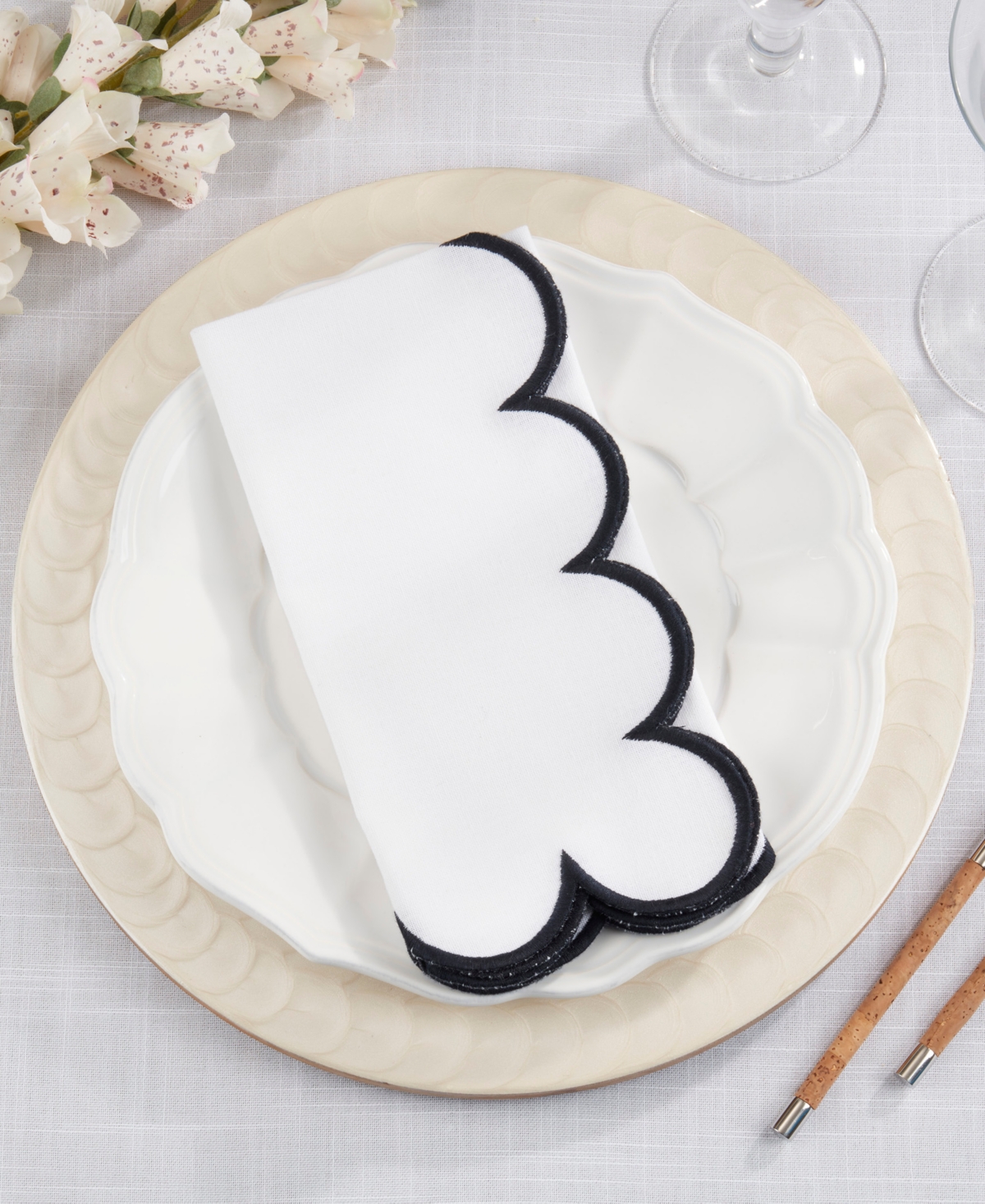 Saro Lifestyle Scalloped Hem Napkin, Set Of 4 In Blue