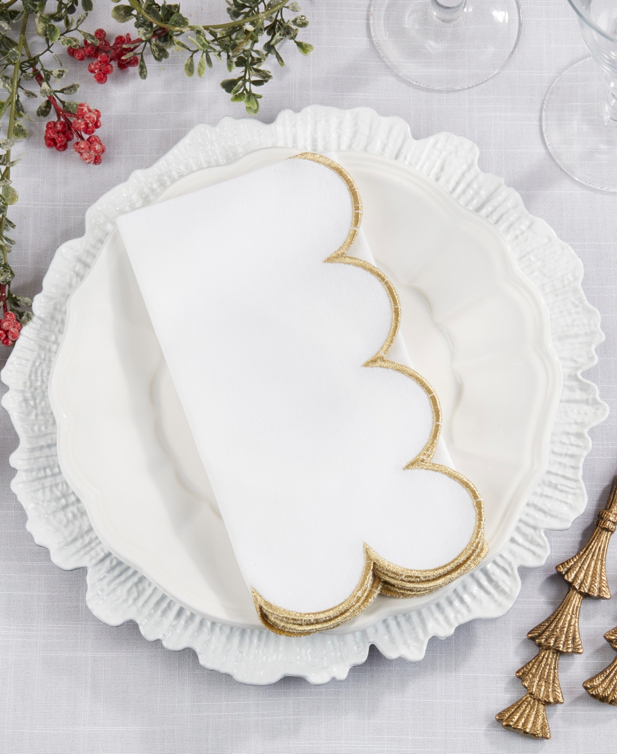 Saro Lifestyle Scalloped Hem Napkin, Set Of 4 In Gold