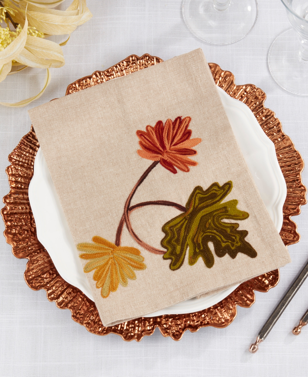 Saro Lifestyle Golden Grove Leaf Napkin, Set of 4