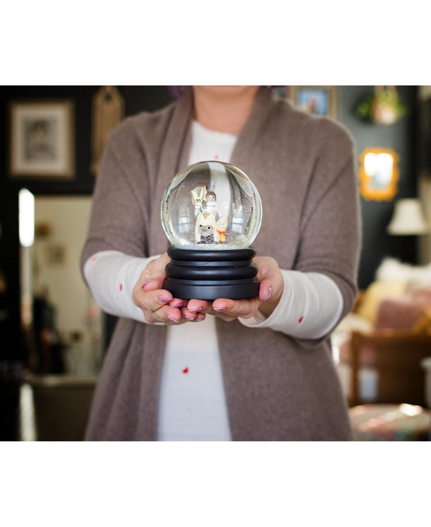 Детские фигурки Surreal Entertainment Avatar: The Last Airbender Snow Globe Collectible Display Piece 6 Inches Tall, цвет: Белый — фото 3