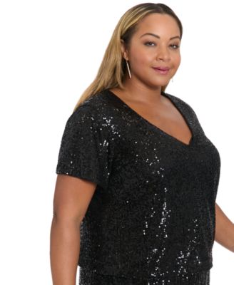 Plus Size Cropped V-Neck Top