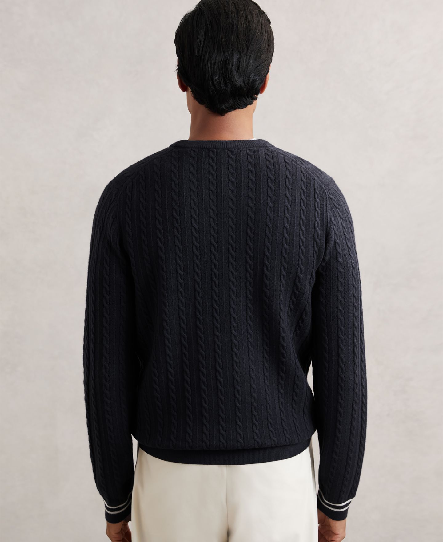 Мужской свитер REISS Luca Regular Fit Cable-Knit Wool-Blend, цвет: Полуночный тёмно-синий — фото 2