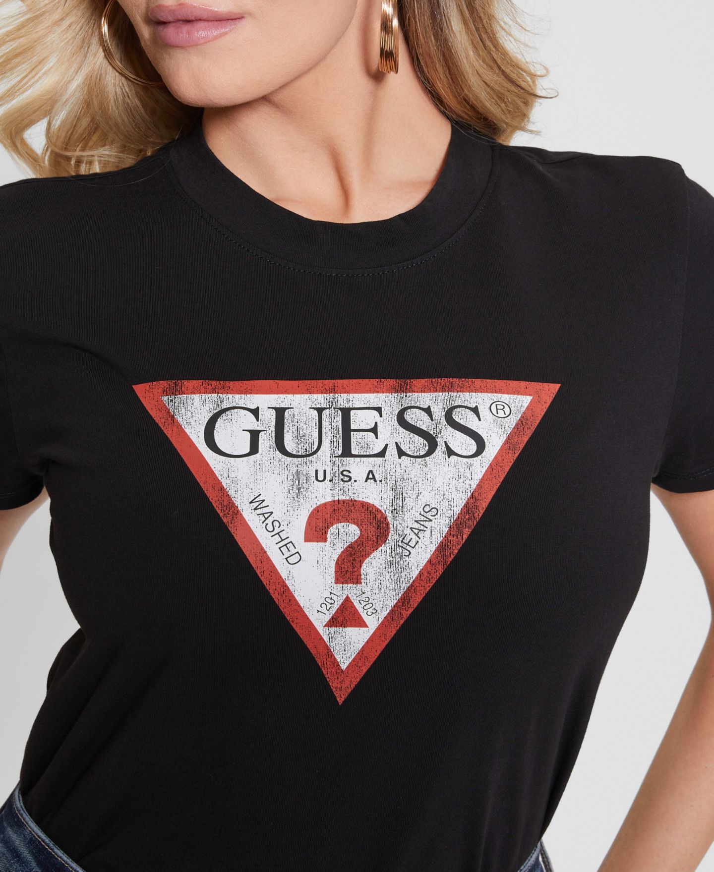 Женская футболка GUESS Classic Fit Organic Cotton Logo, цвет: Угольно-чёрный — фото 3