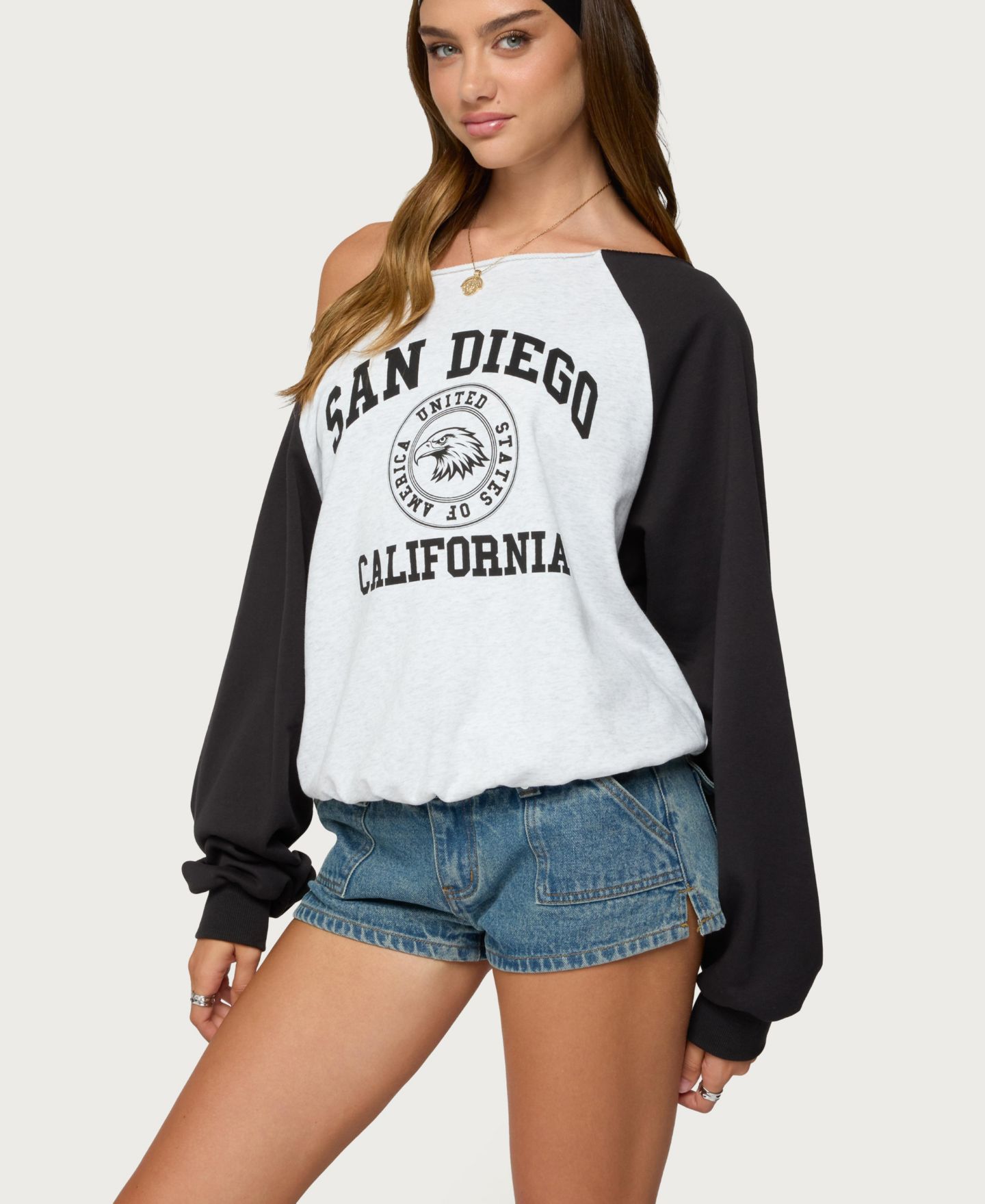 Женский свитшот Edikted San Diego Off Shoulder Raglan, цвет: Серый меланжевый чёрный — фото 4