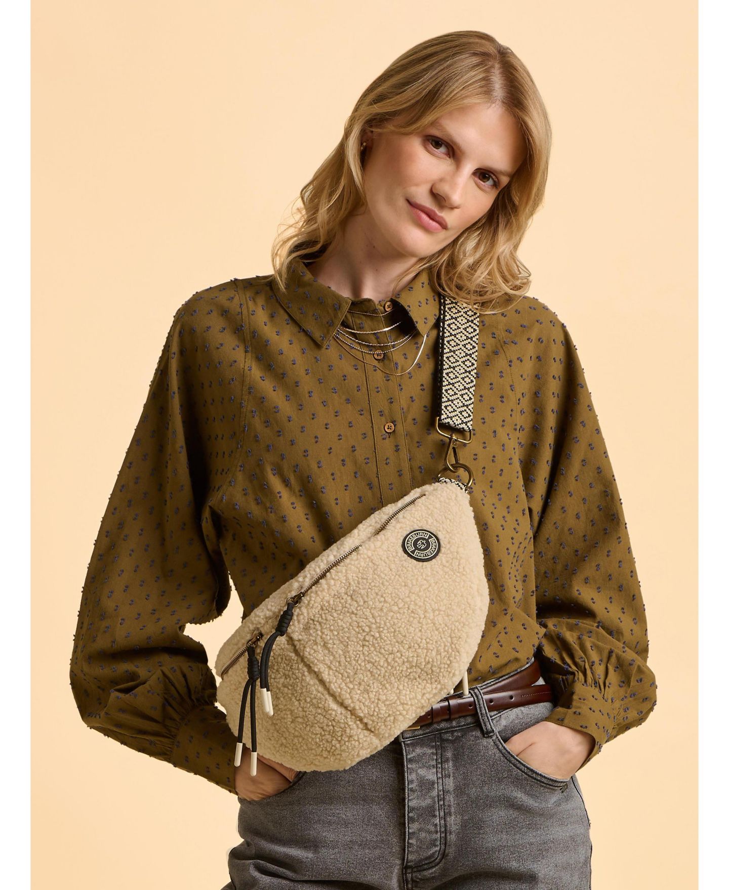 Женская рубашка Brakeburn Julia Balloon Sleeve Loose Fit, цвет: Хаки — фото 4