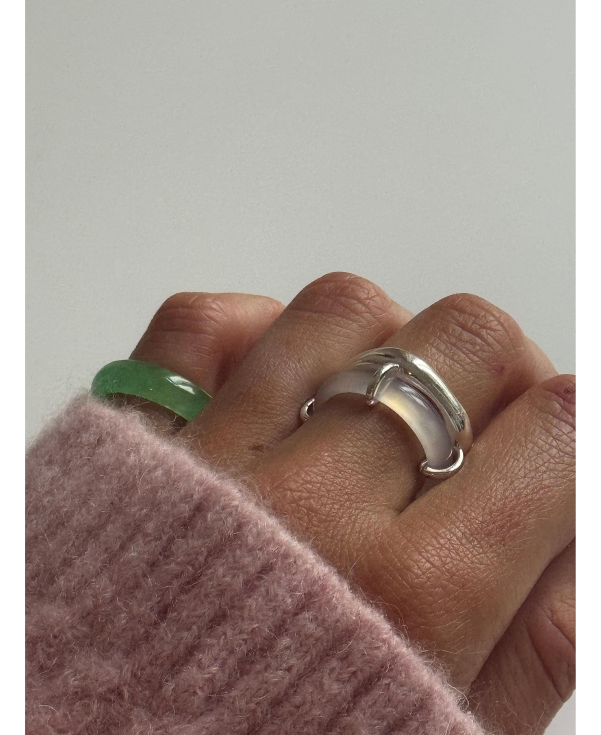 seree Cove& White Jade Stone Sculpted Ring