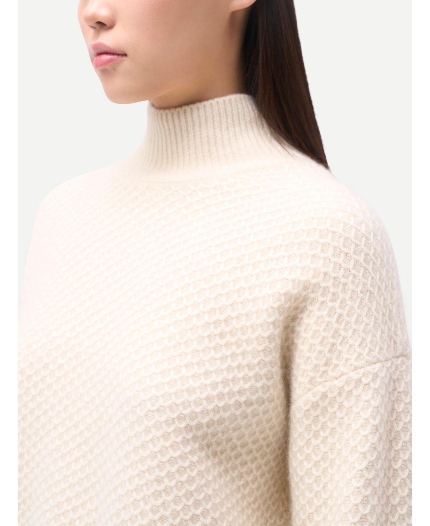 Женский свитер Gobi Cashmere Mongolian Cashmere High-neck, цвет: Светлый бежевый — фото 4