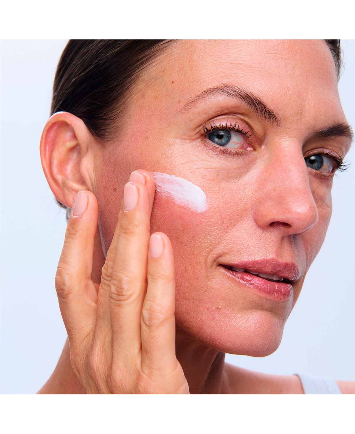 Clarins Super Restorative Day Moisturizer With Spf 15 Sunscreen