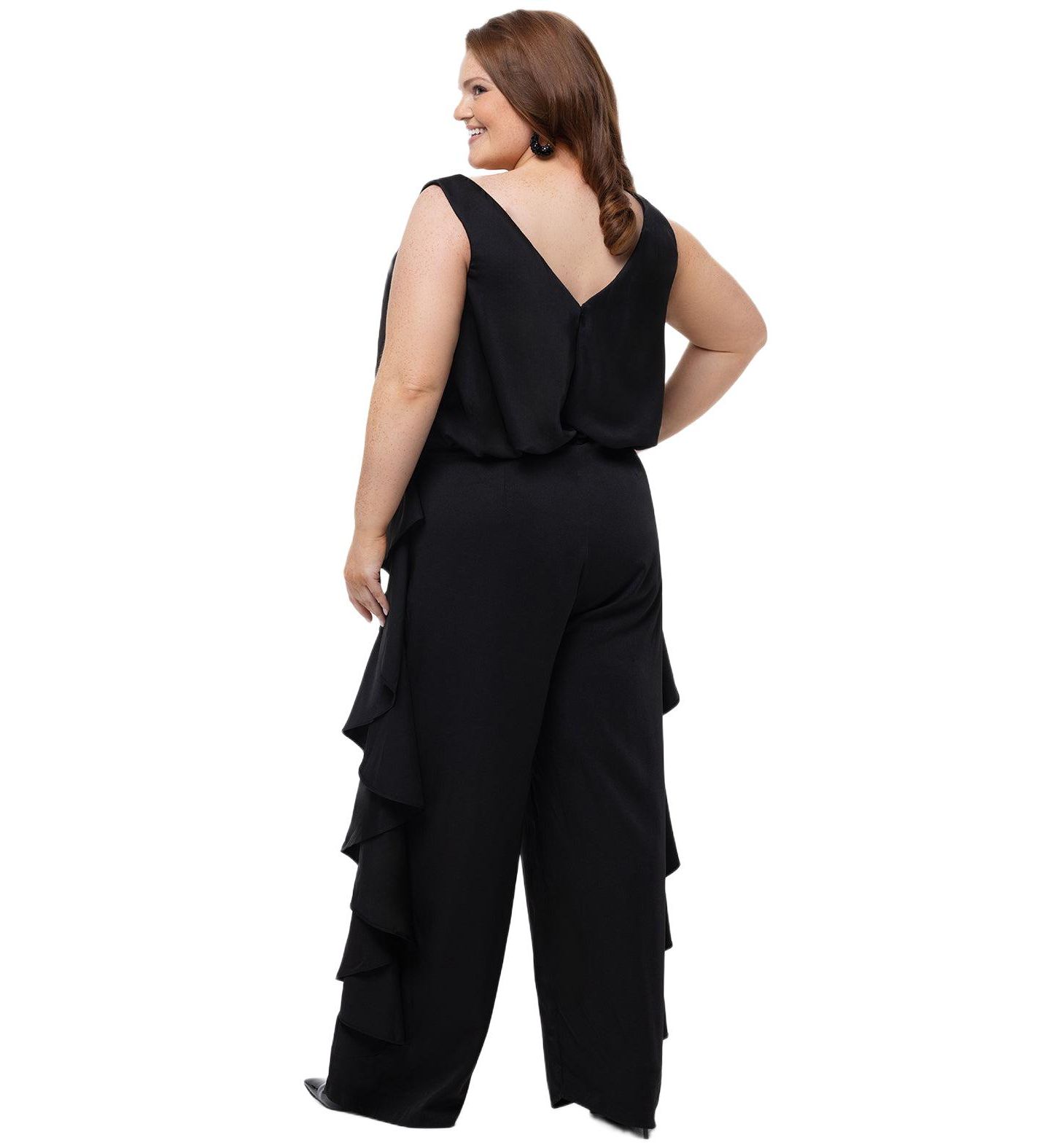 Женский комбинезон Celebrations by Sydney's Closet V-Neck Stretch Satin Jumpsuit with Ruffles, цвет: Чёрный — фото 2