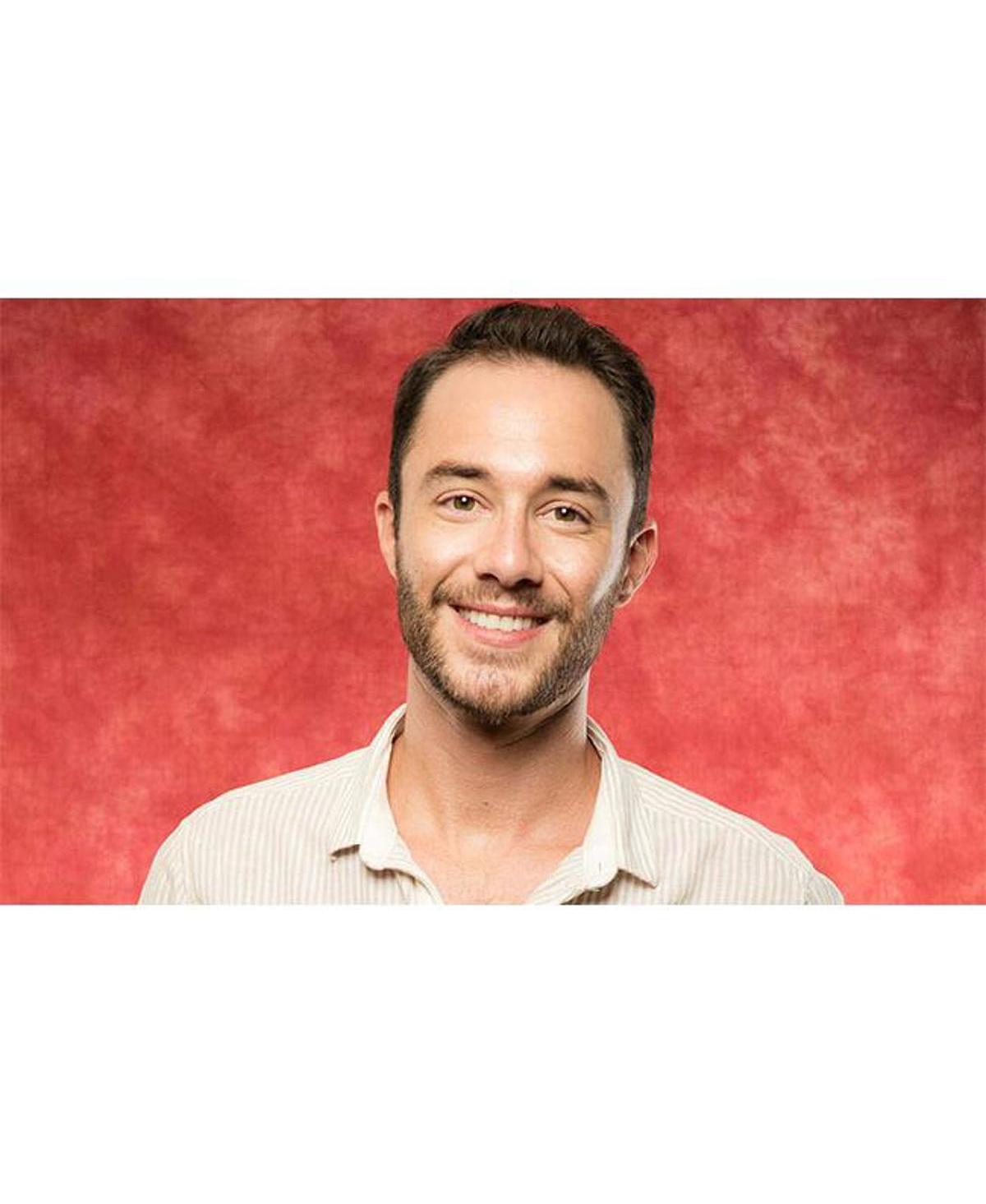 Savage Rustic Planks/Red Collapsible Backdrop, 5' W x 7' H w/ 8' Aluminum Stand