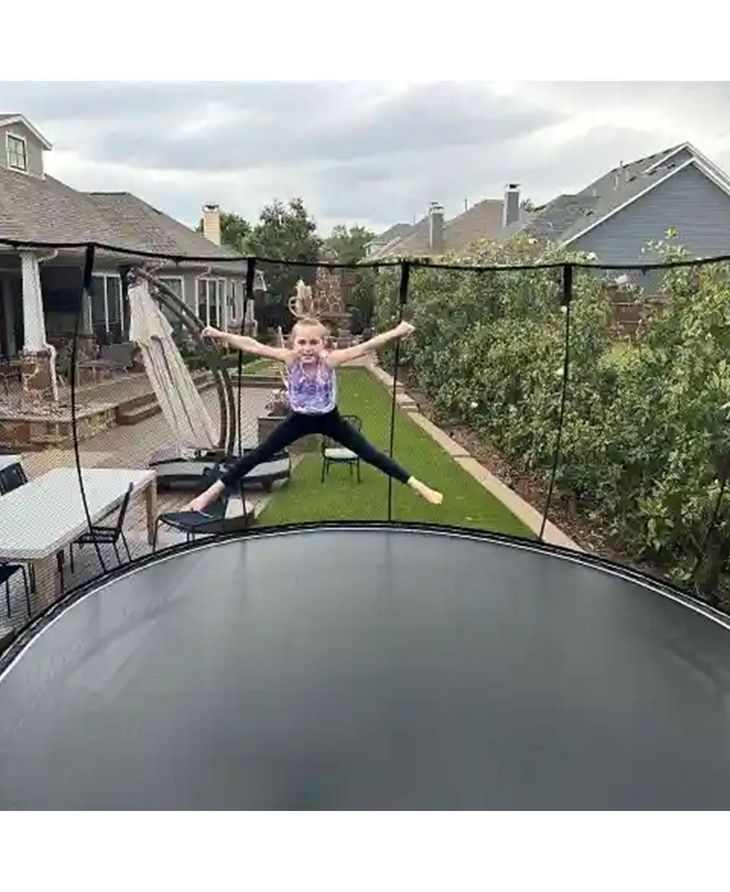Детская игрушка Springfree Trampoline 12'x19' Jumbo Oval Springless Trampoline with Safety Enclosure Net, 1500 lbs, от 6 лет — фото 7