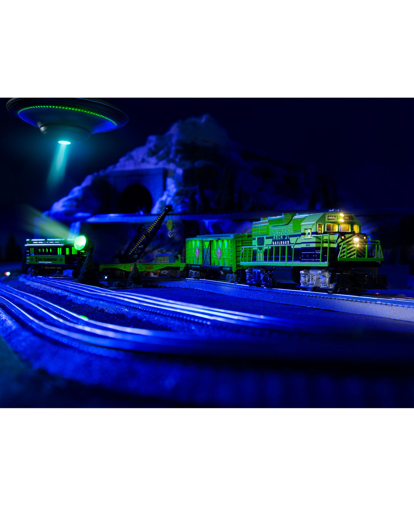 Детские игрушки Lionel O Gauge Area 51 UFO Recovery Bluetooth Freight Train Set — фото 7