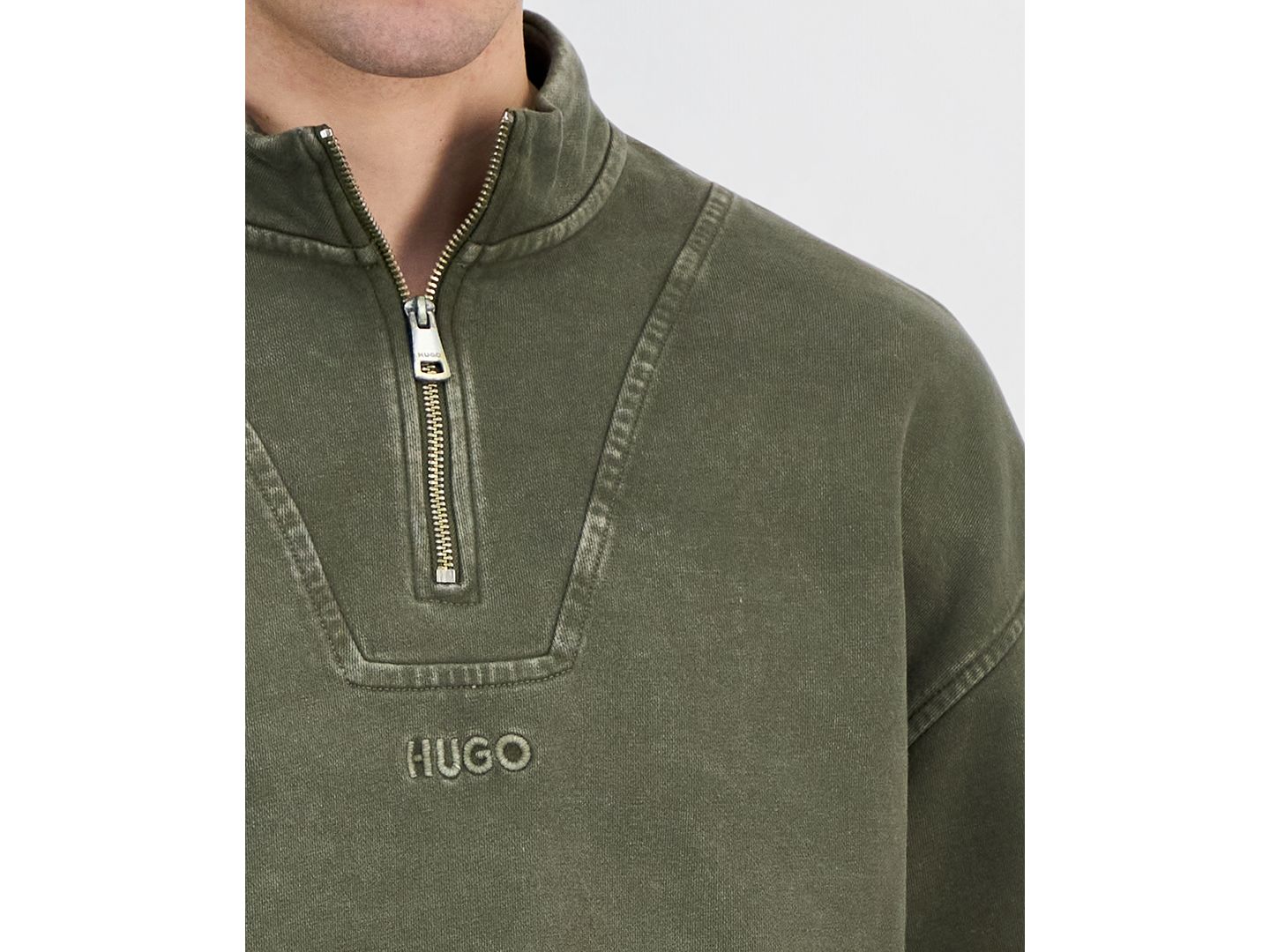 Мужской свитер Hugo Boss Distressed Logo Quarter-Zip, цвет: Зелёный — фото 3