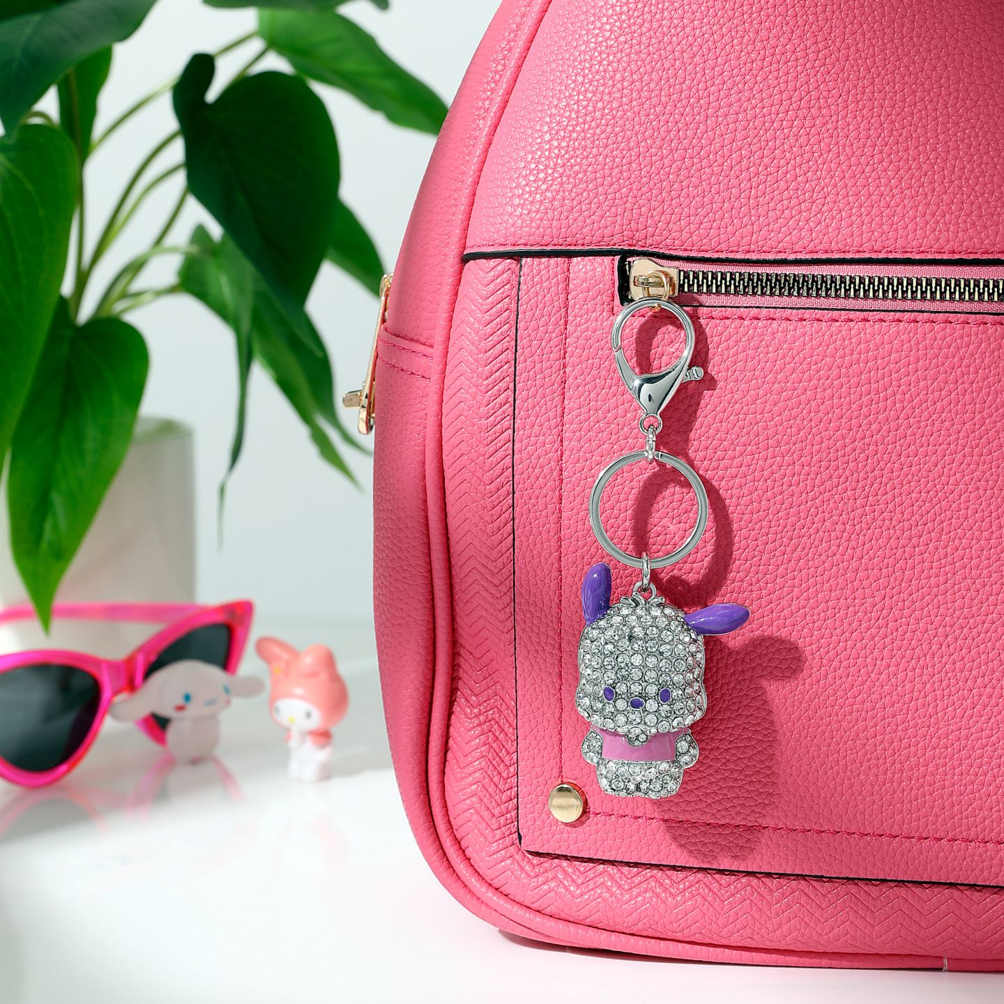Брелок Hello Kitty Pochacco Pave Keychain Bag Charm - Officially Licensed Sanrio, цвет: Серебряный — фото 3