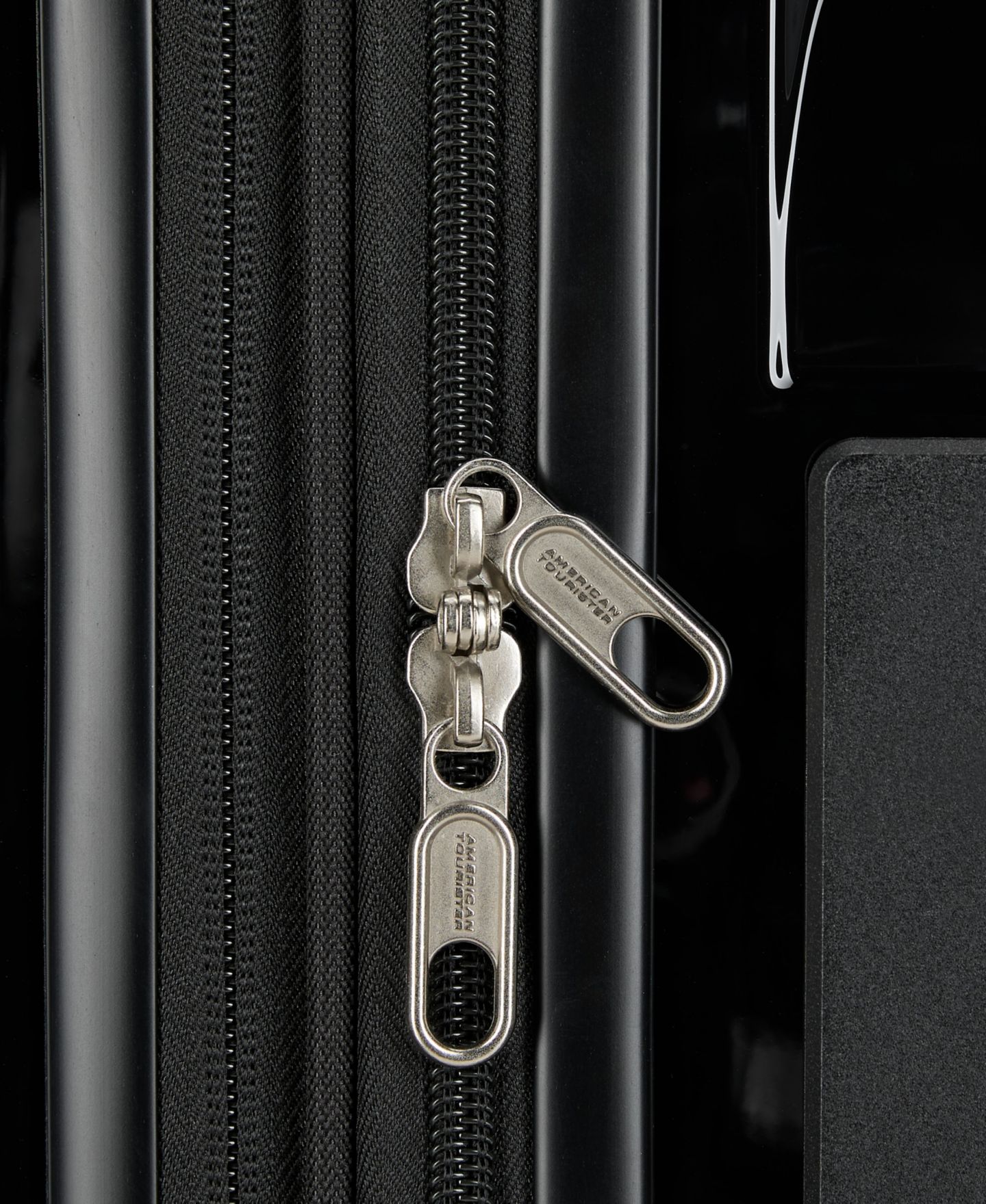Чемоданы American Tourister Kontour 2-Pc. Spinner Luggage Set, цвет: Чёрный — фото 11