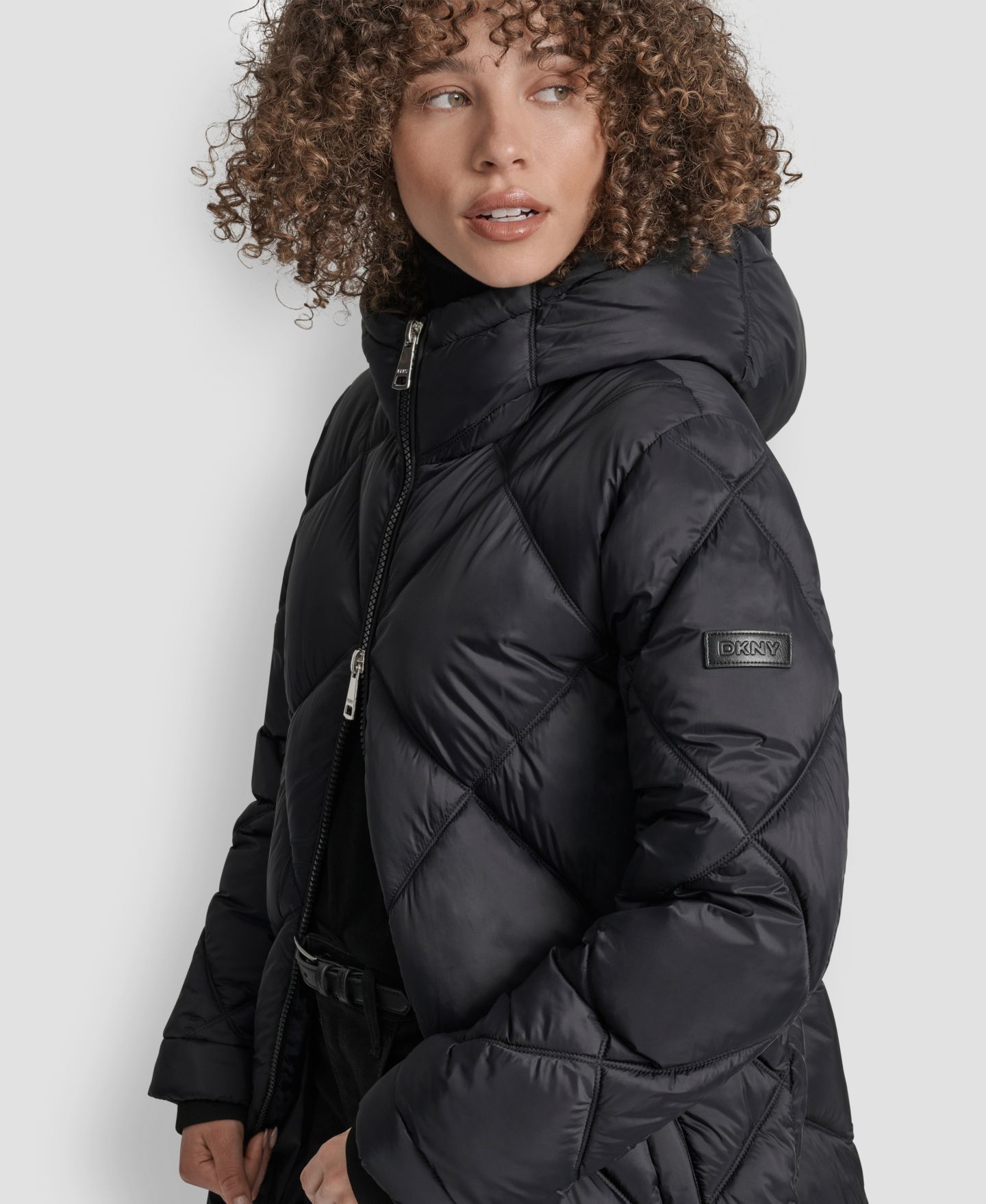 Женская куртка DKNY Diamond Quilted Hooded Puffer, цвет: Чёрный — фото 6
