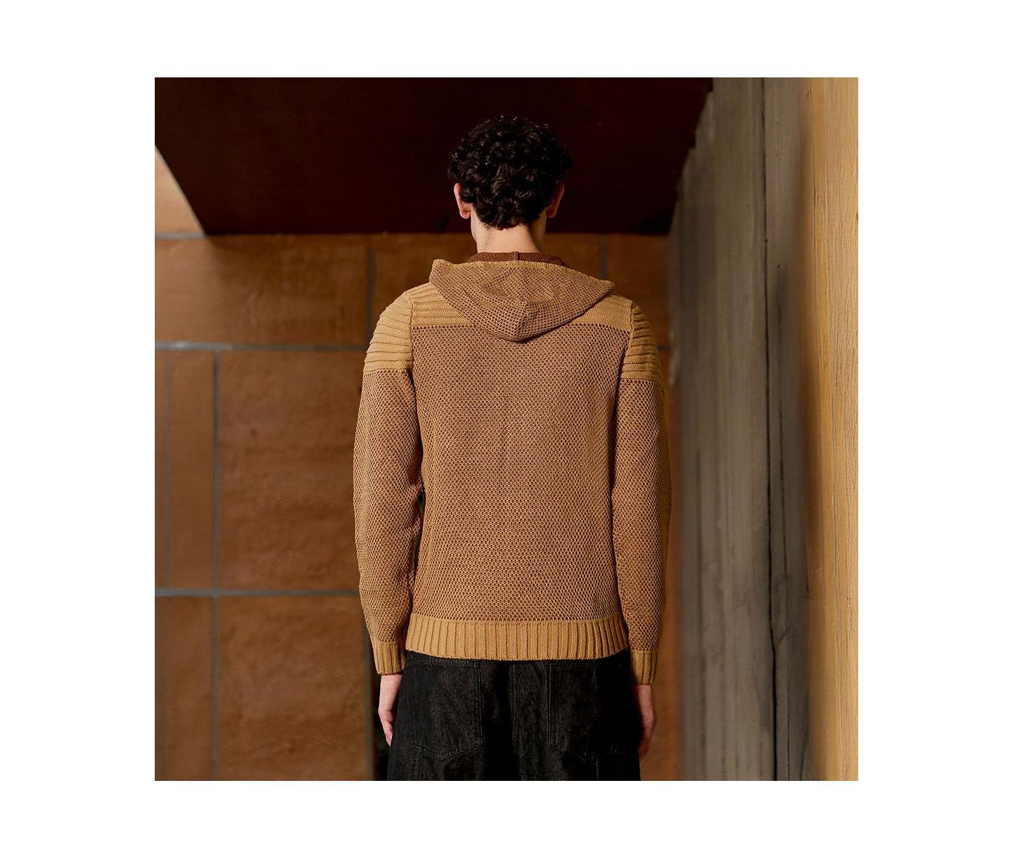 Мужской свитер Campus Sutra Hive-Jacquard Knit Hooded, цвет: Коричневый — фото 4