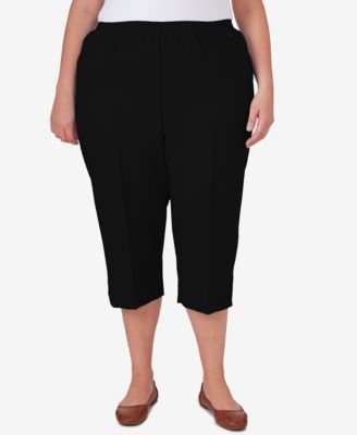 Plus Size Classic Button Hem Gathered Waistband Capri Pants