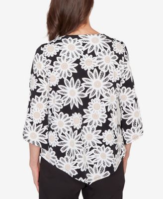 Women's Classic Daisy Pointed Hem Top with Necklace