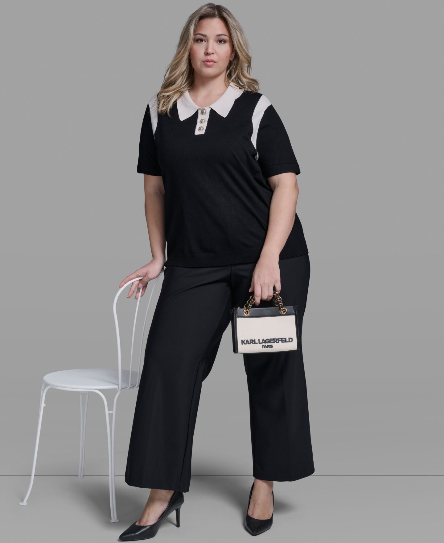 Женский свитер KARL LAGERFELD PARIS Plus Size Solid Short-Sleeve Polo Sweater, цвет: Чёрный / Бисквитный — фото 7