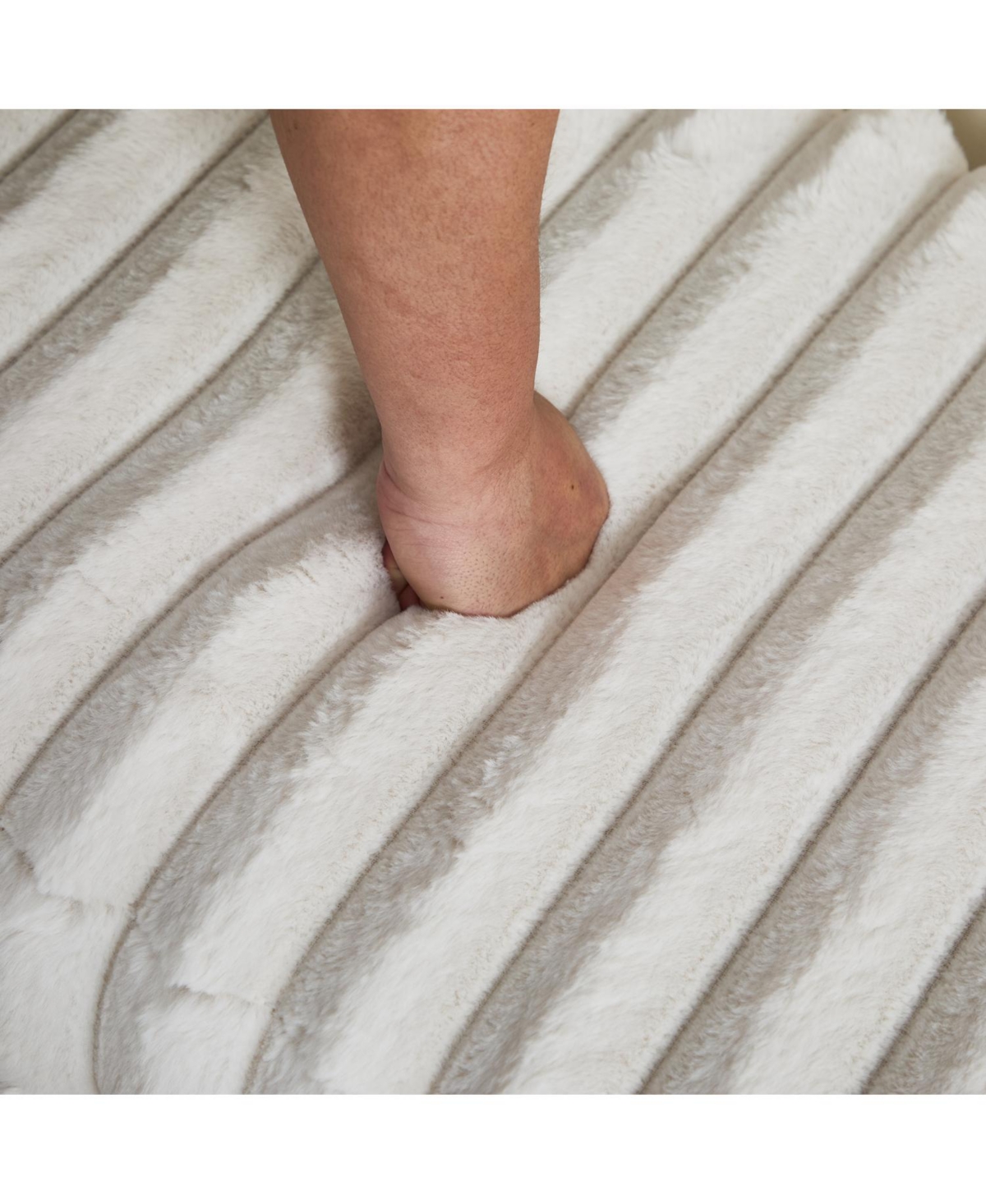 Streamdale Furniture Faux Fur Flip Top Storage Bench - Beige