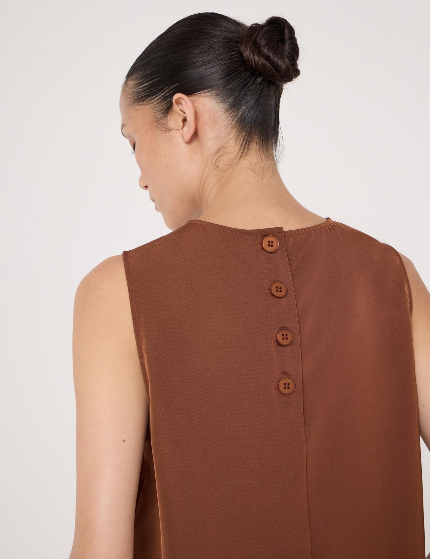 Женский топ Hush Vera Satin Shell, цвет: Карамельный коричневый — фото 4