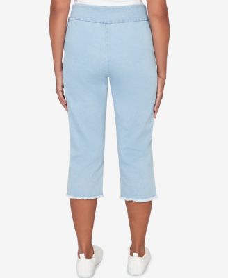 Petite Classic Super Stretch Denim Fringe Capri Pants