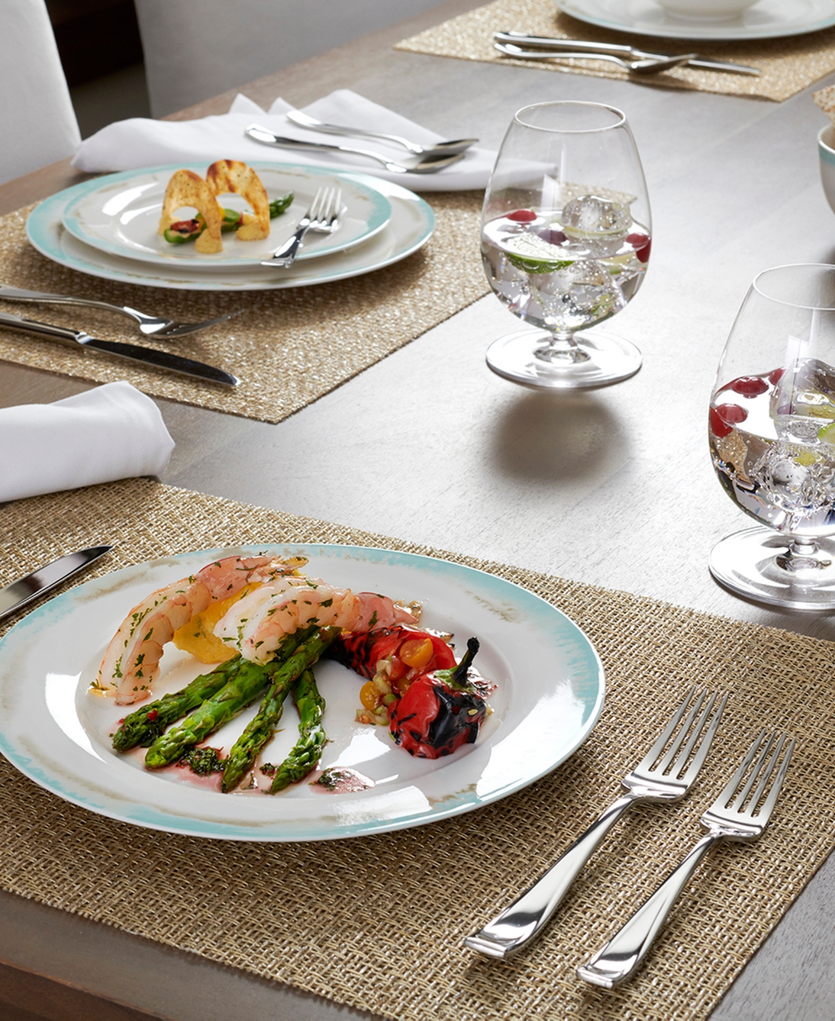 Oneida Moda 65-Pc Flatware Set