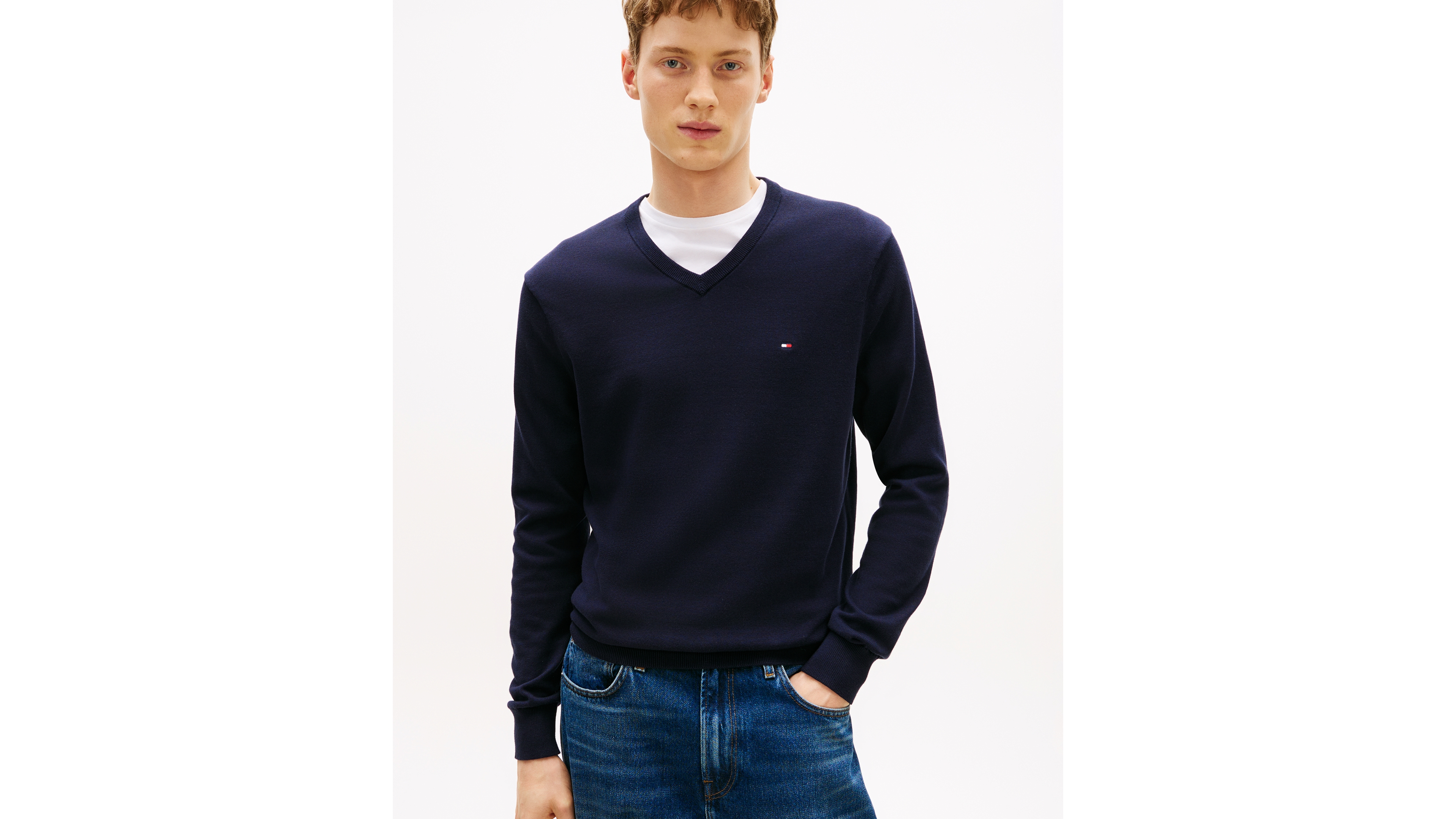 Tommy Hilfiger Men's Essential Solid V-Neck Sweater