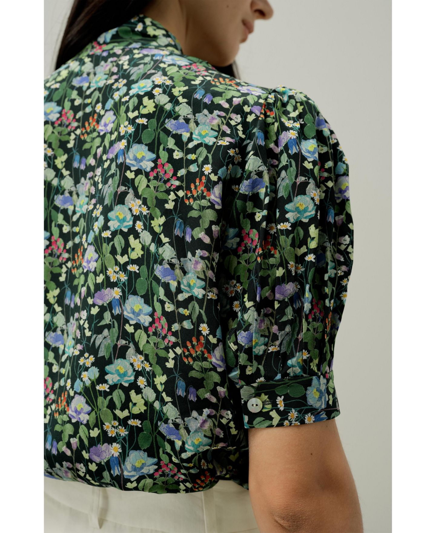 Женская блузка LILYSILK Puff-Sleeve - Made With Liberty Fabric, цвет: Тёмно-зелёный — фото 6