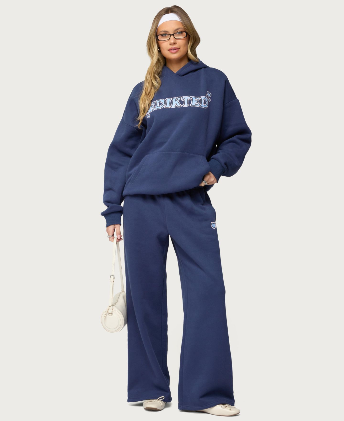 Женские брюки Edikted Glitter Girl Sweatpants, цвет: Тёмно-синий — фото 5