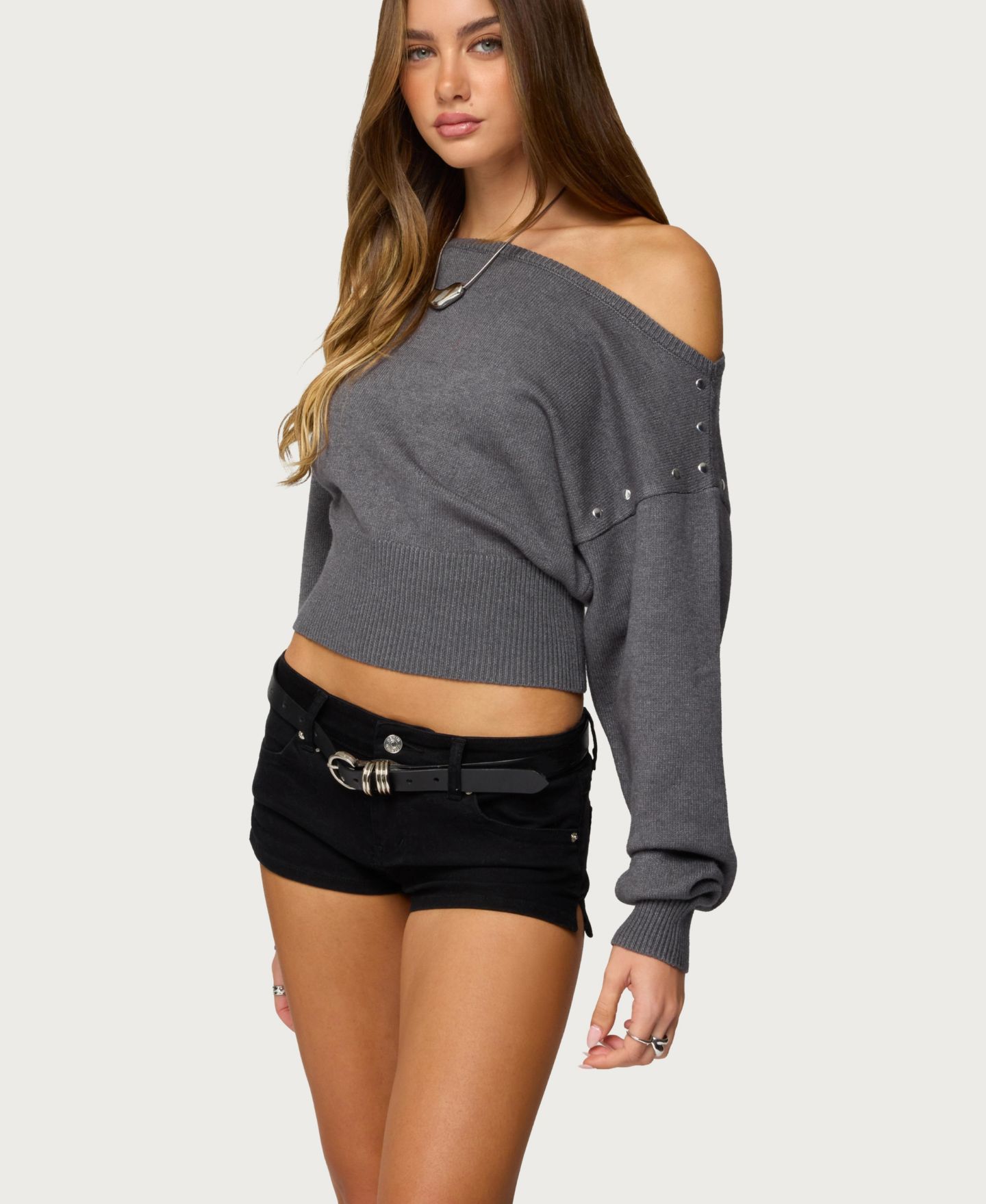 Женский свитер Edikted Doro Studded Off Shoulder, цвет: Тёмный серый — фото 4