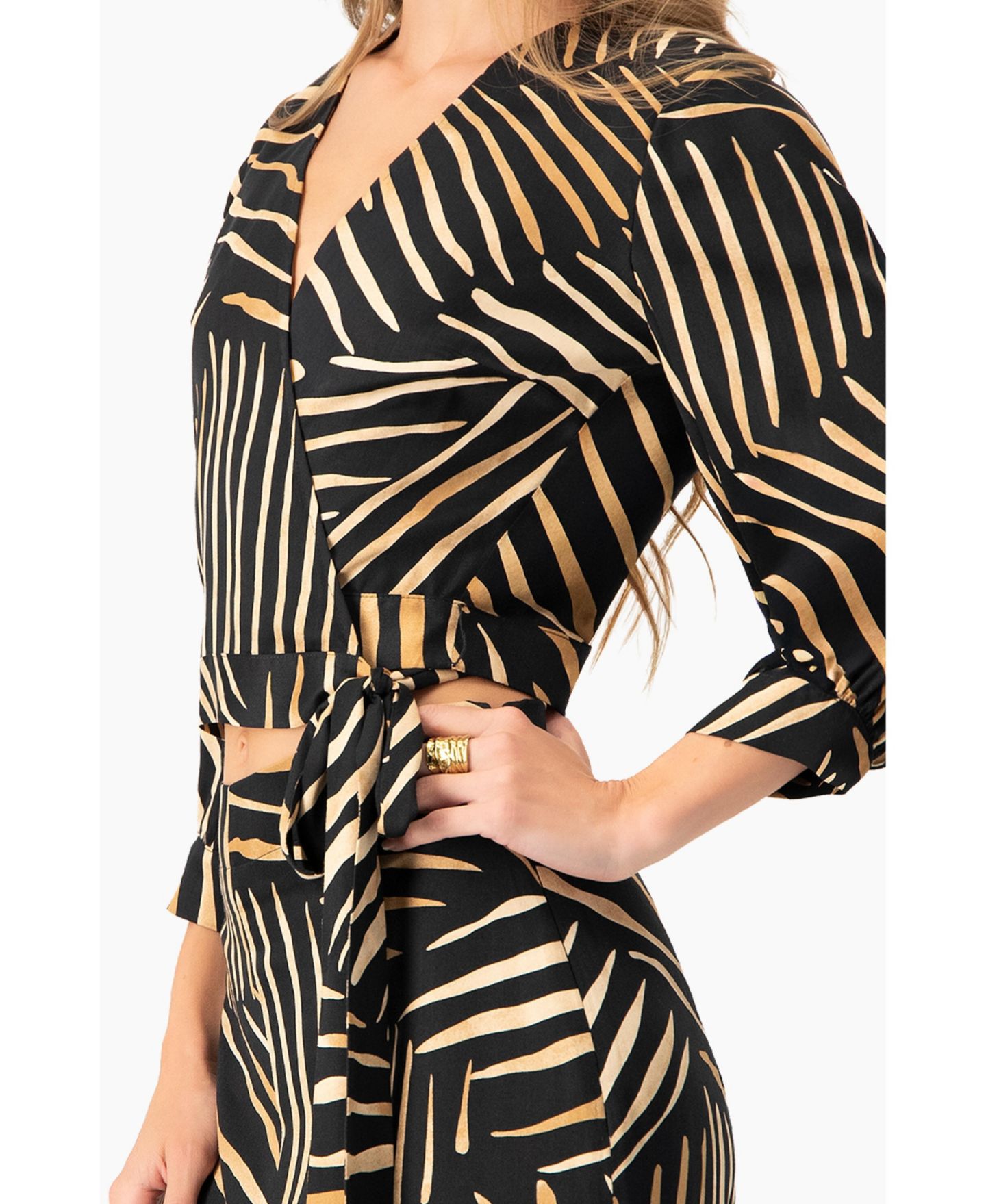 Женская блузка Ivonne Printed Deep V-Neck, цвет: Чёрный — фото 4