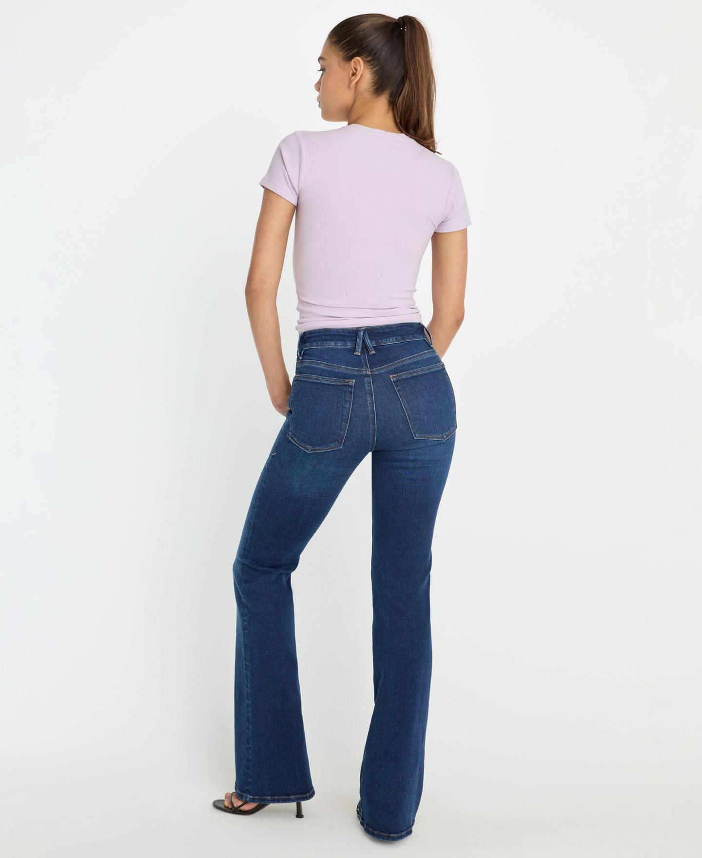 Женские джинсы Good American Compression Good Legs Flare, цвет: Синий — фото 4