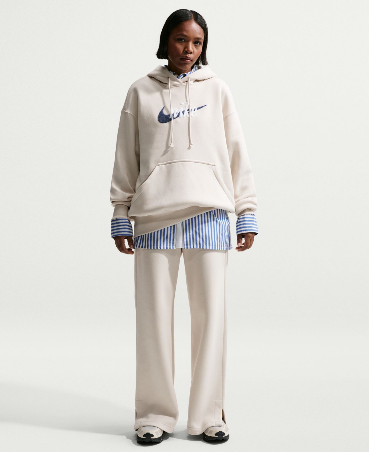 Женские Nike Women's Sportswear Phoenix Fleece Oversized Logo Hoodie — фото 1