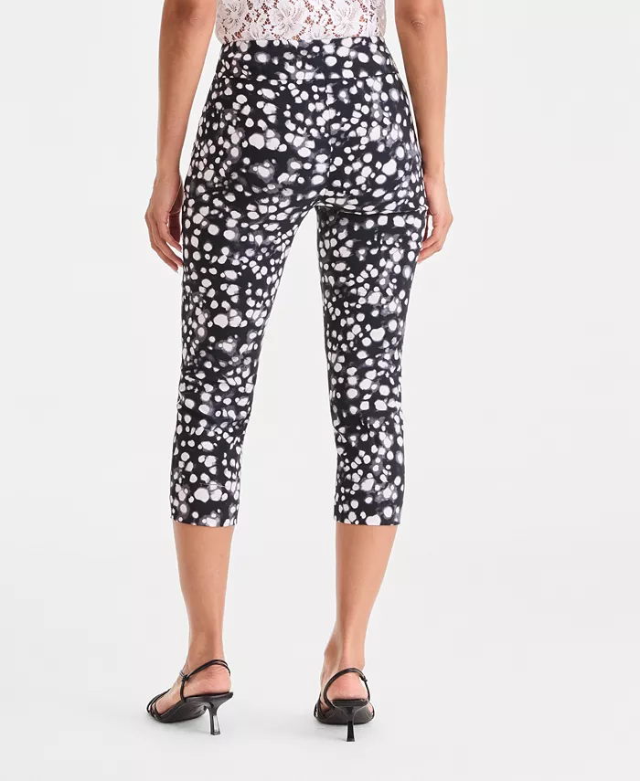 Women's Printed Pull-On Capri Pants - thumbnail 2