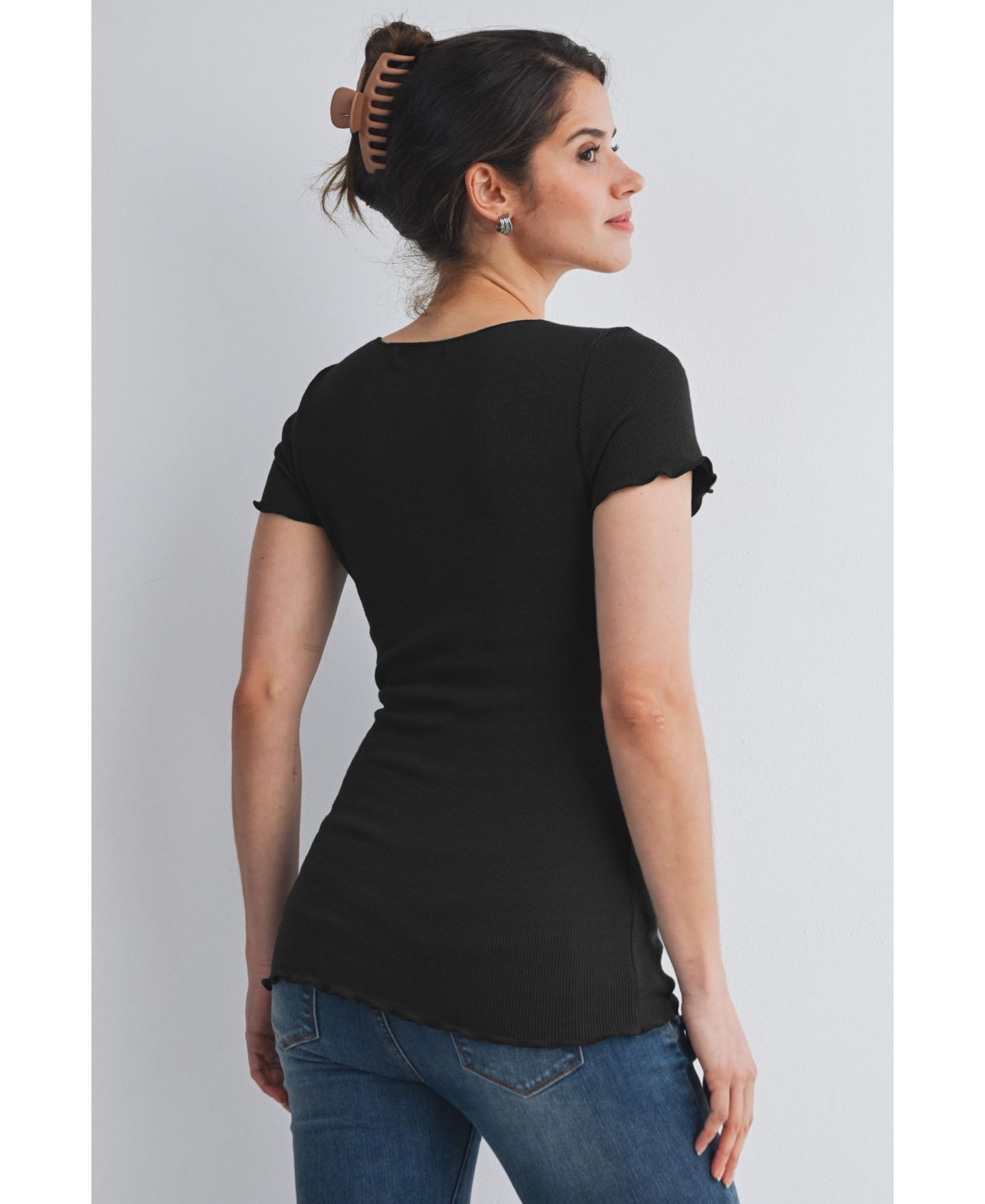 Женский топ Hello Miz Maternity Scoop Neck Short Sleeve Ribbed Top, цвет: Чёрный — фото 4