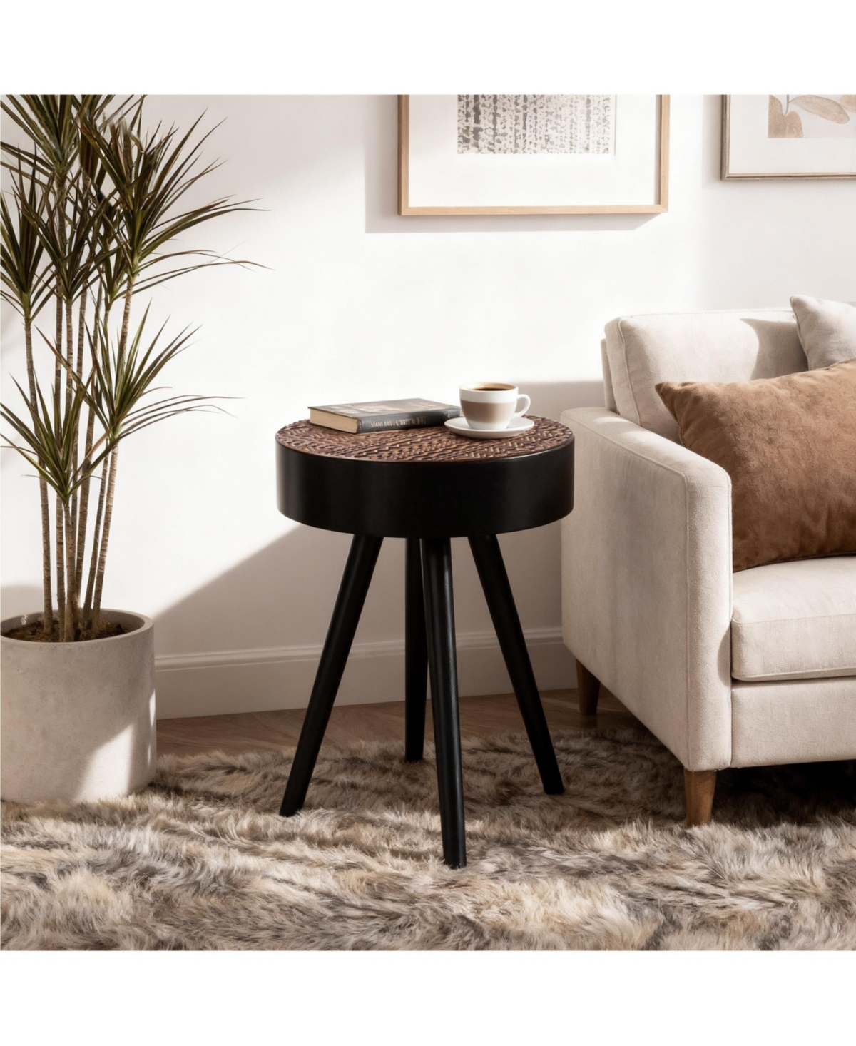 Cesicia 15.7 in. Round Coffee Table with Carved Top – Small Drink Table, Modern Accent Nightstand for Living Room, Bedroom, Office – Eas