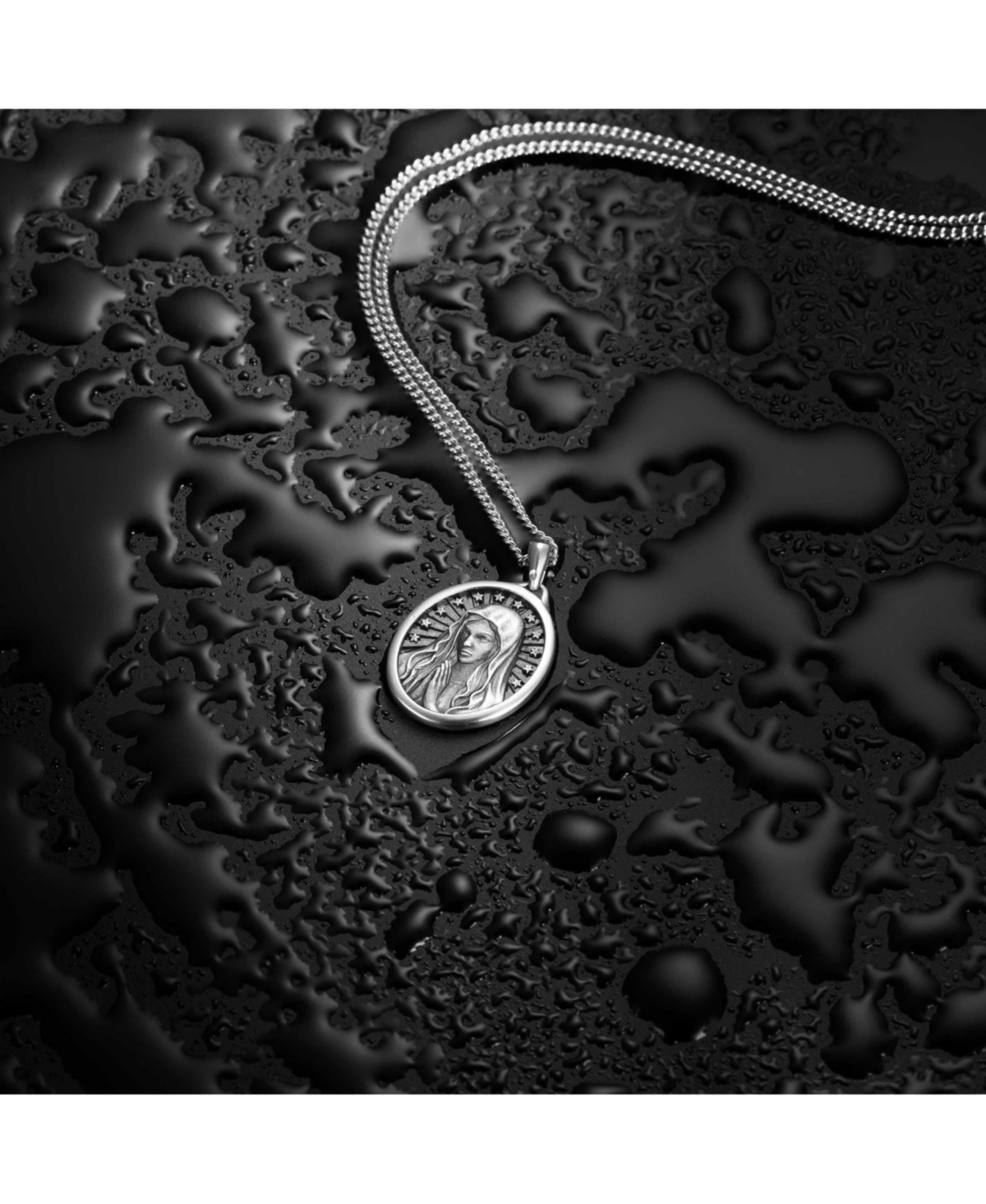 Vincero Unisex Virgin Mary Pendant – 21" Silver Chain