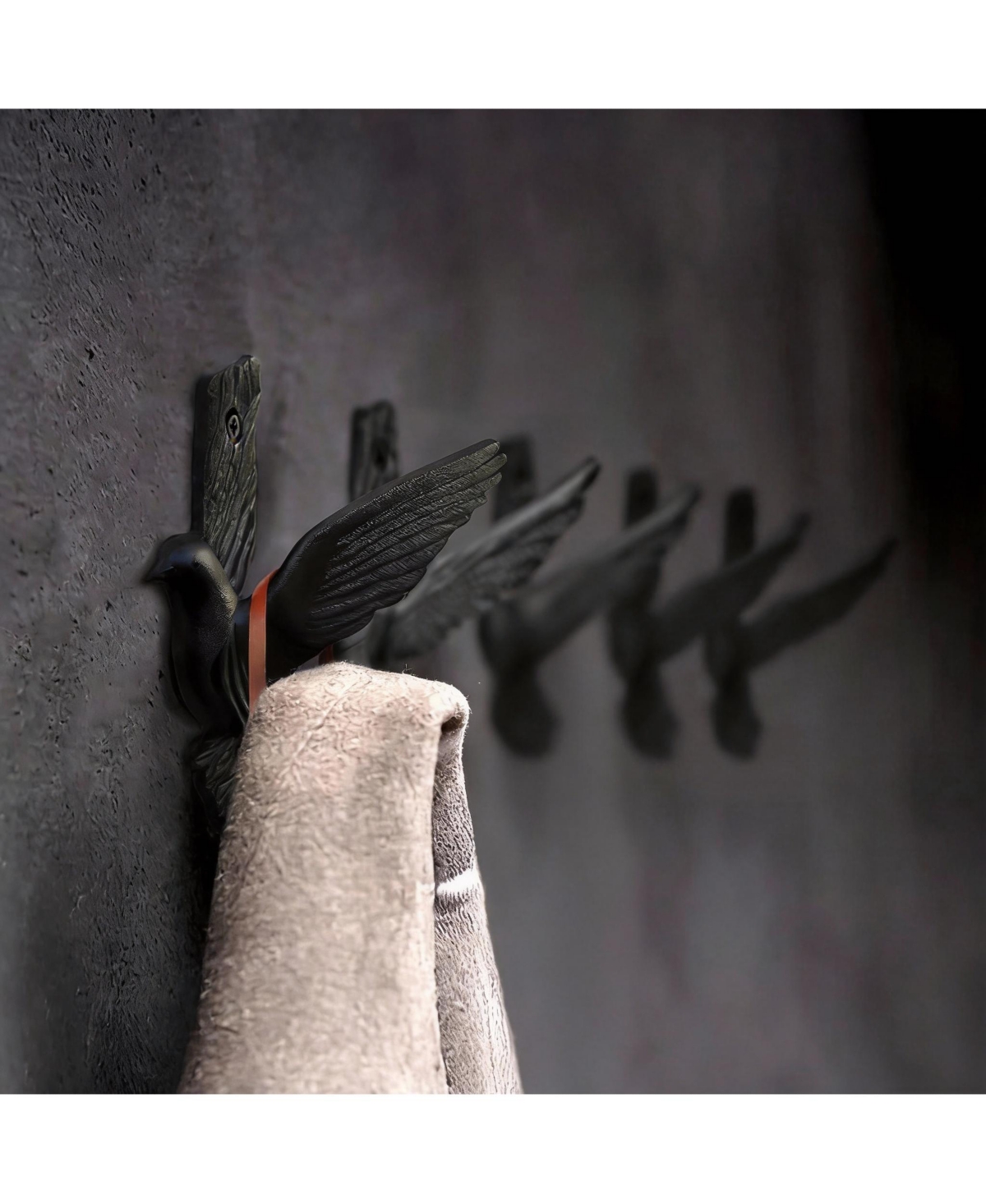 Yigii Rustic Cast Iron Pigeon Coat Hooks - 5 Pack